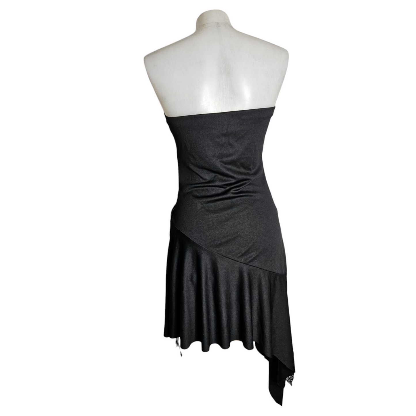 Robe strapless asymétrique détails dentelle