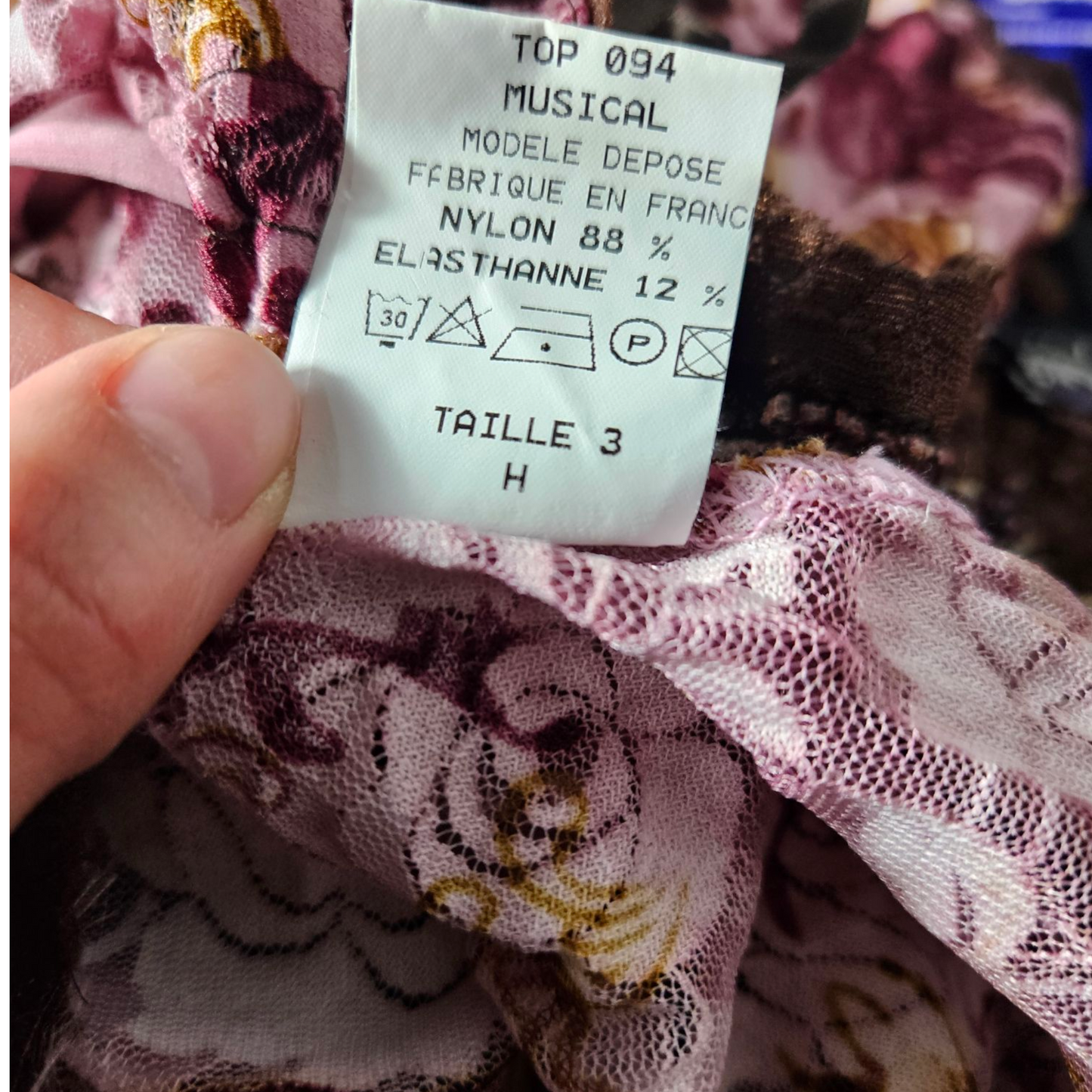 Débardeur en dentelle florale