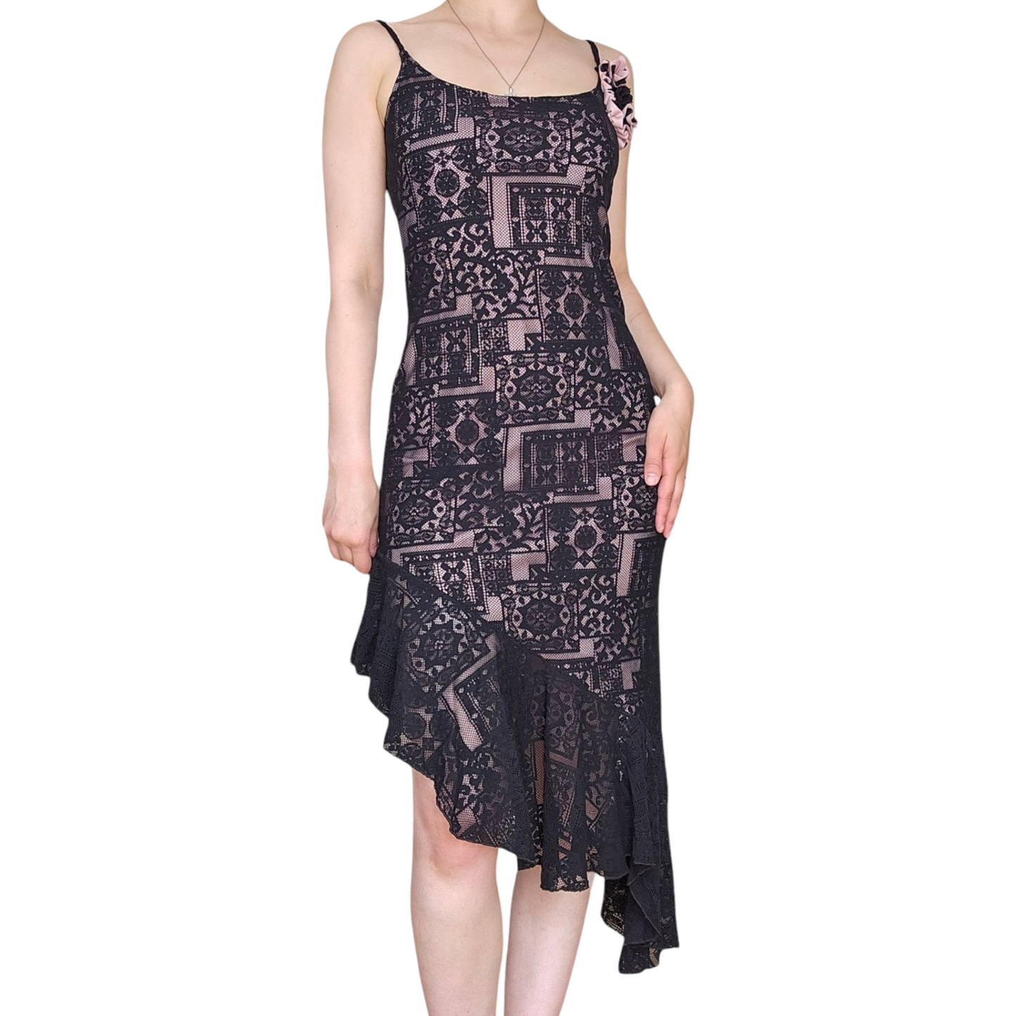 Robe en dentelle noire et rose
