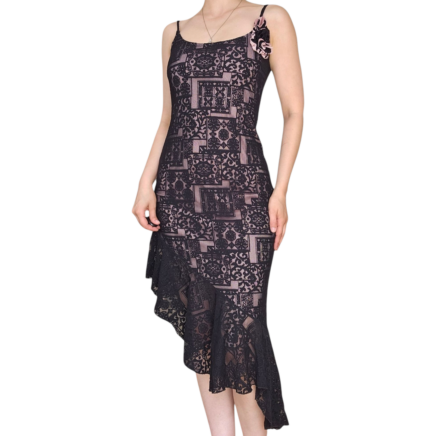Robe en dentelle noire et rose