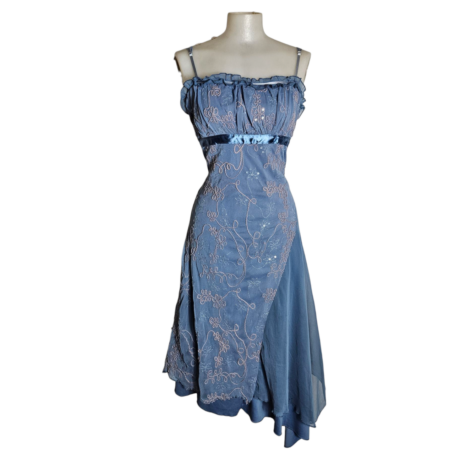 Robe asymétrique en voile brodé