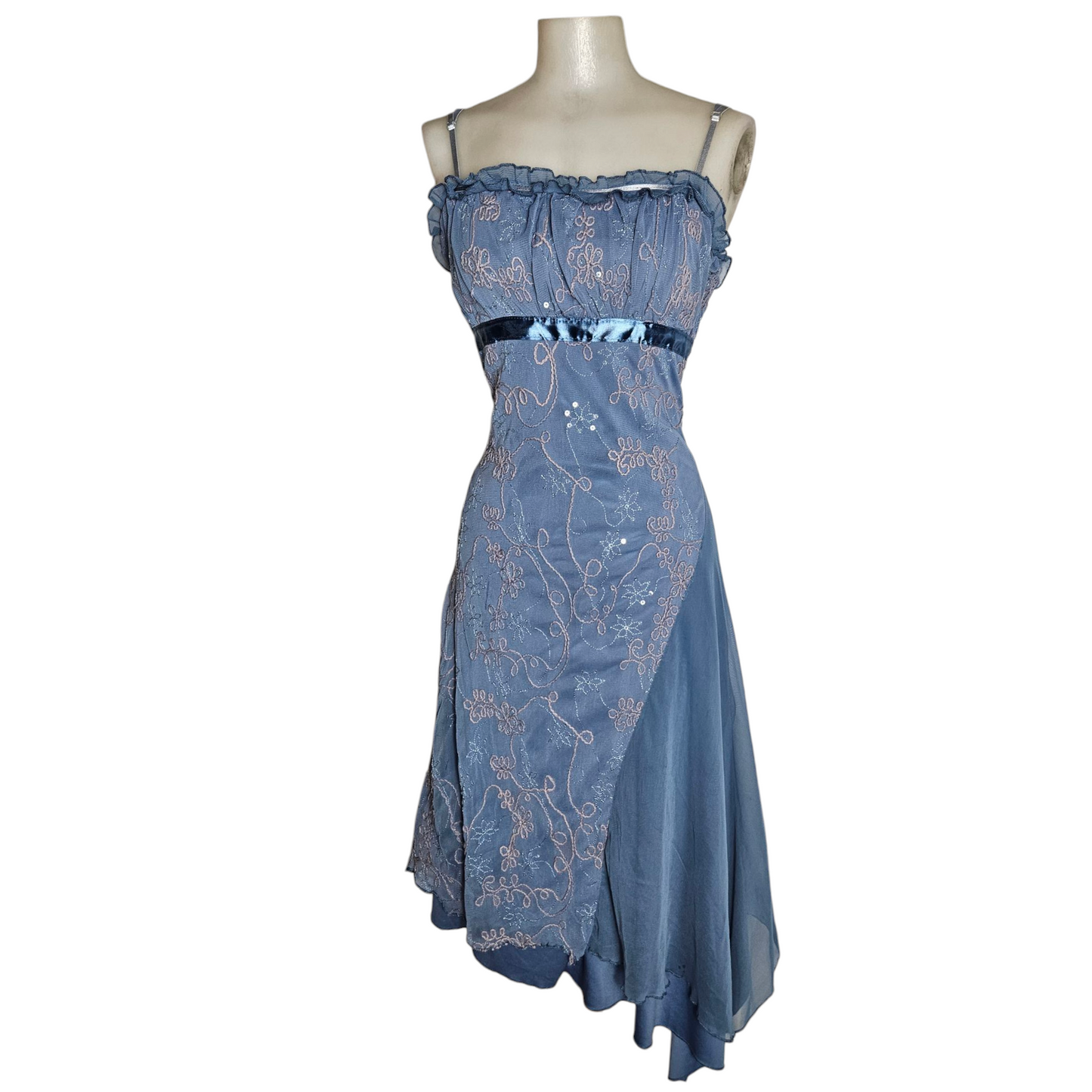 Robe asymétrique en voile brodé