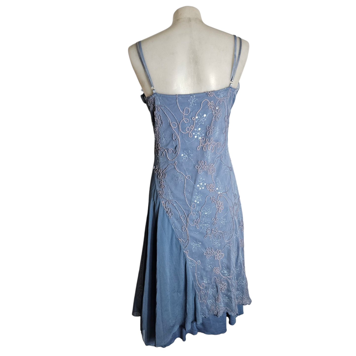 Robe asymétrique en voile brodé