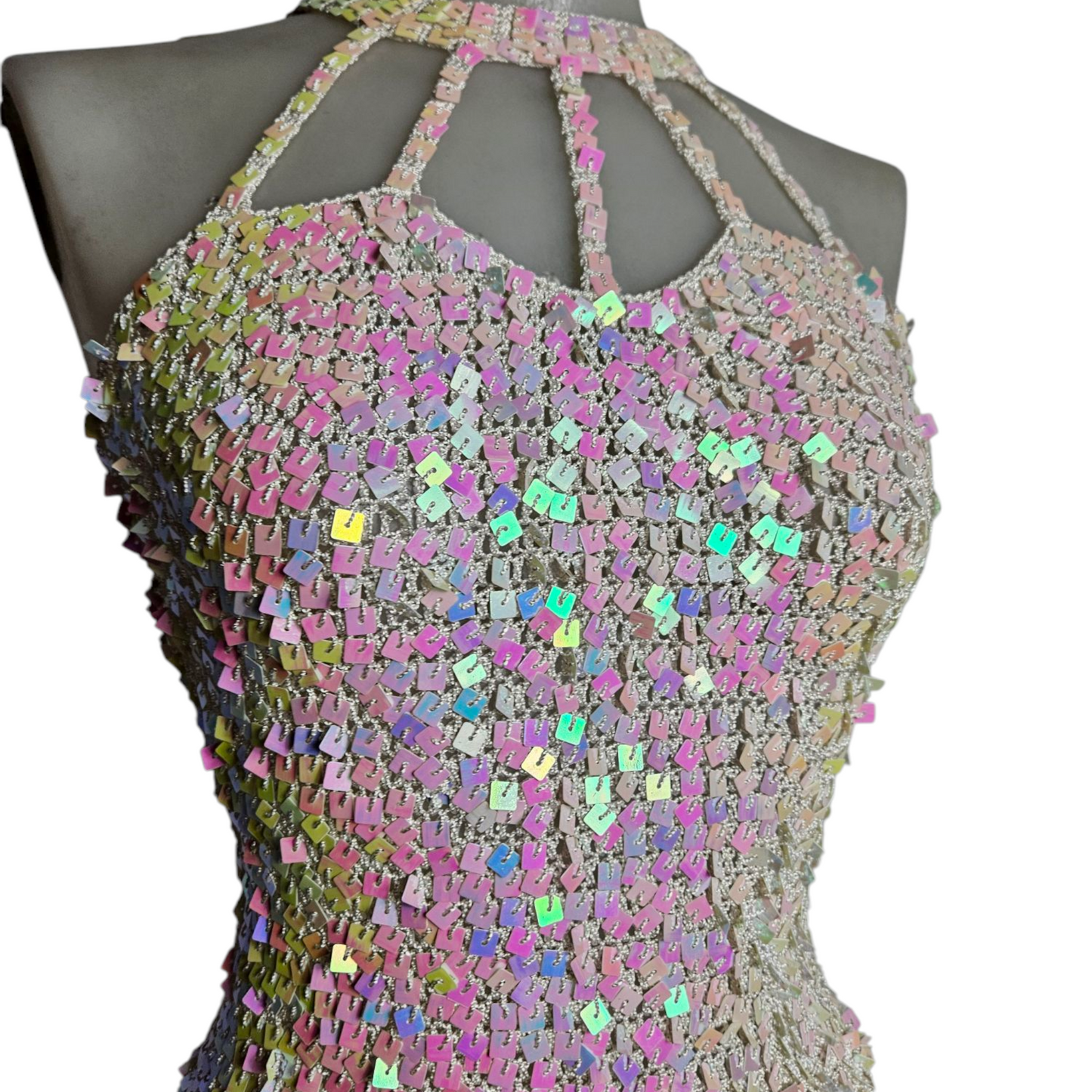 Open back in silk embroidered with sequins