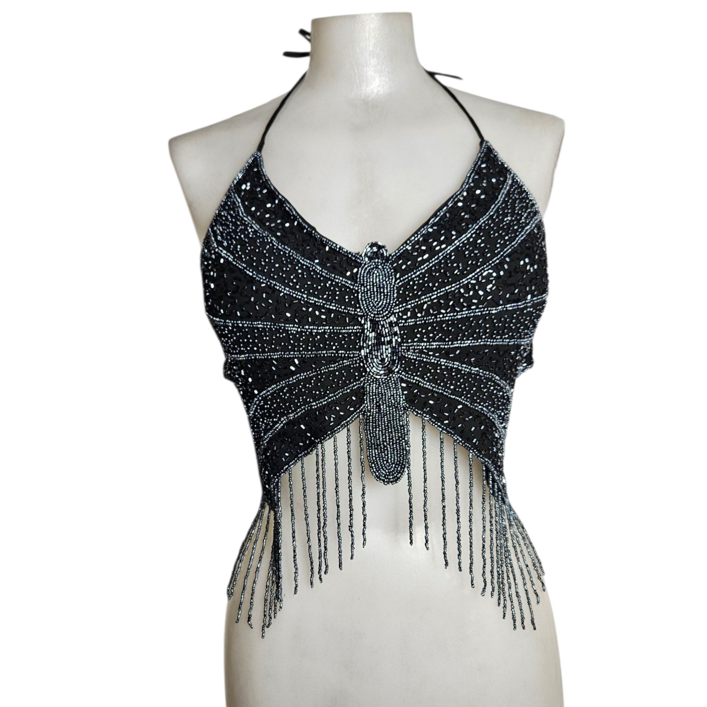 Dos nu papillon brodé de perles et sequins
