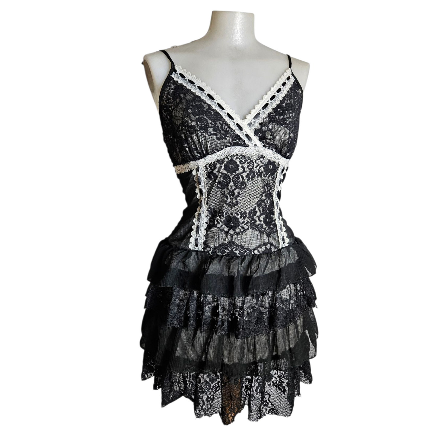 Robe à volants détails dentelle
