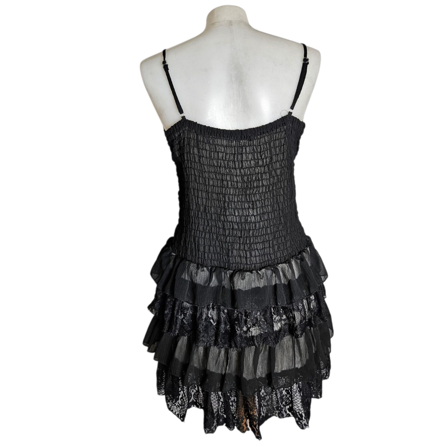 Robe à volants détails dentelle