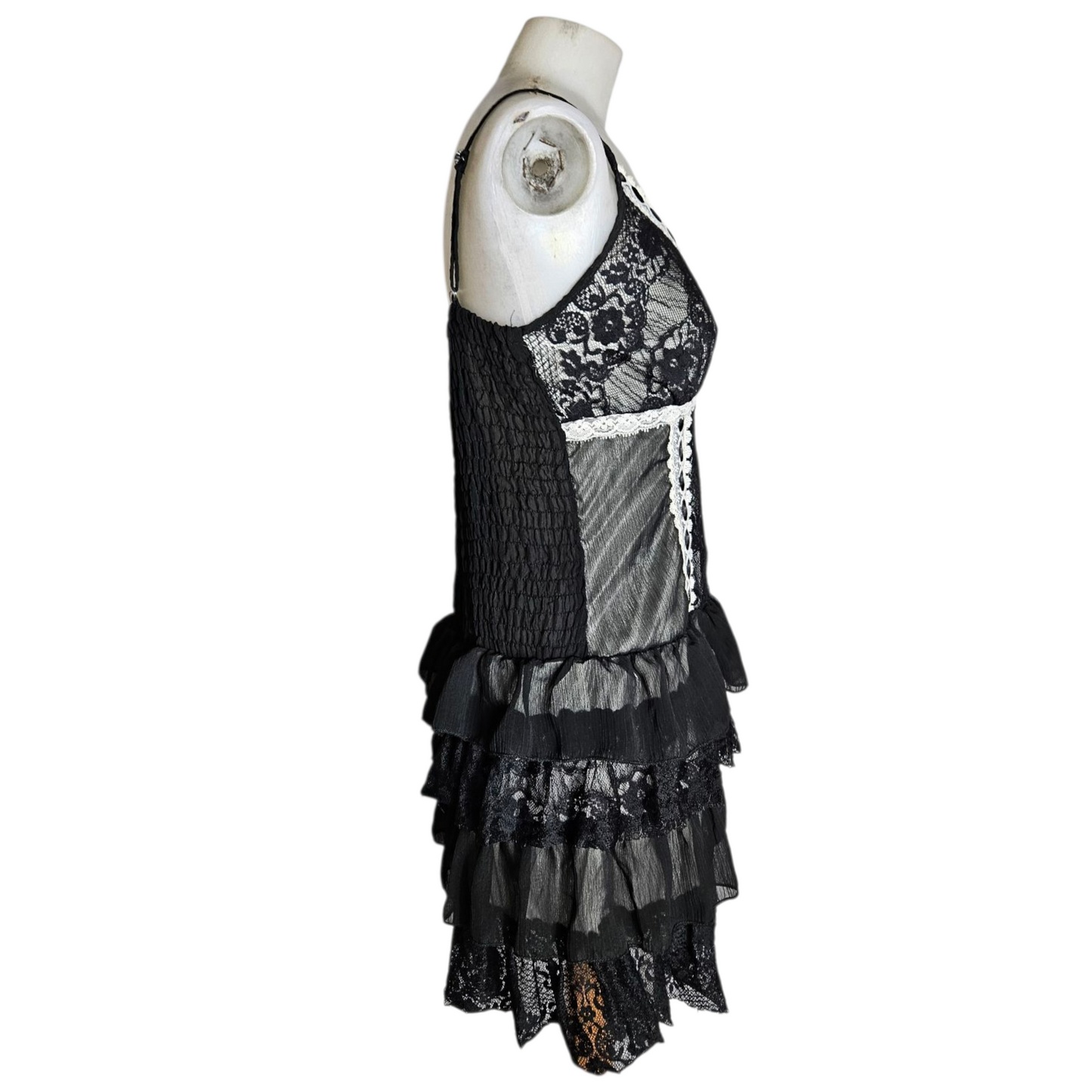 Robe à volants détails dentelle