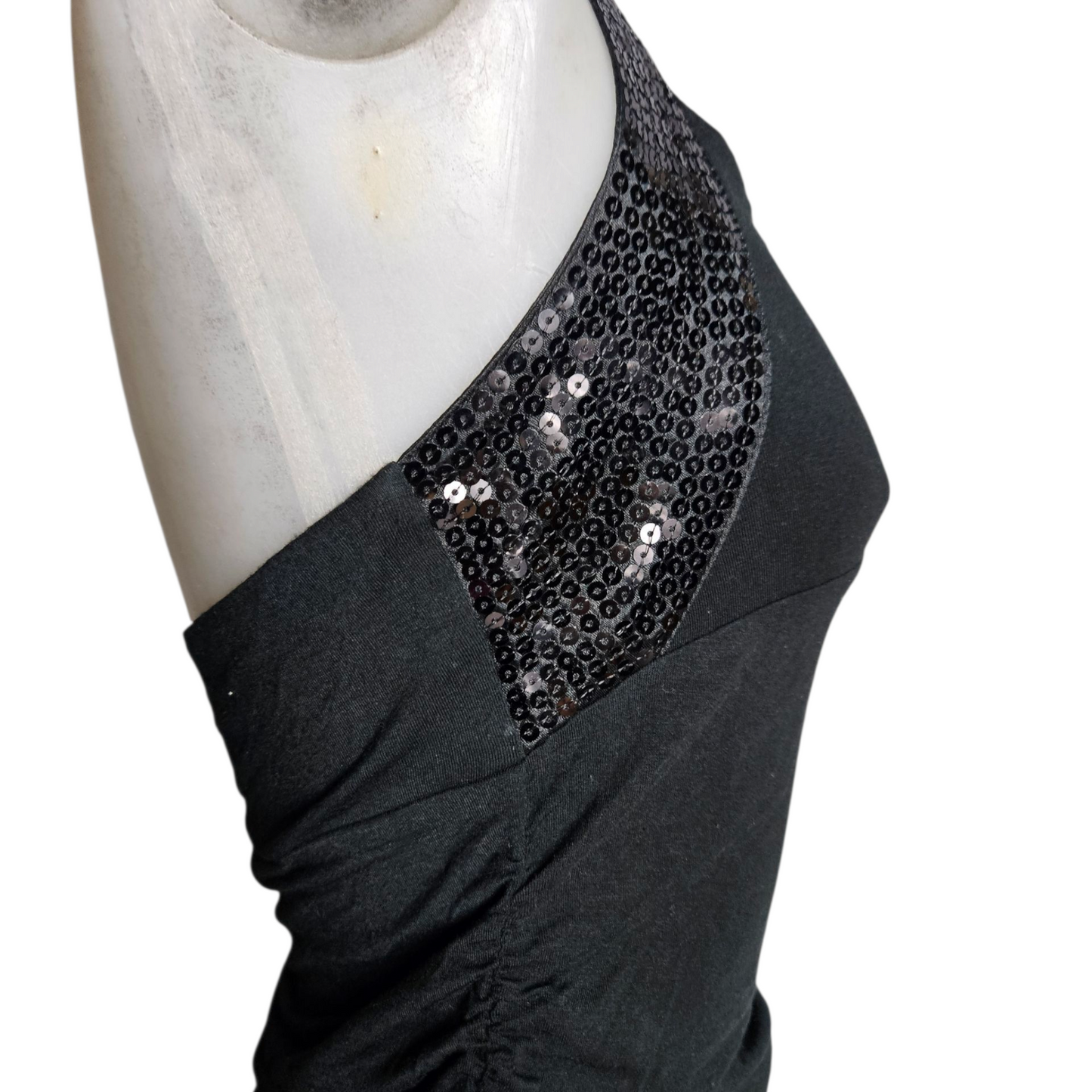 Haut dos nu détails sequins