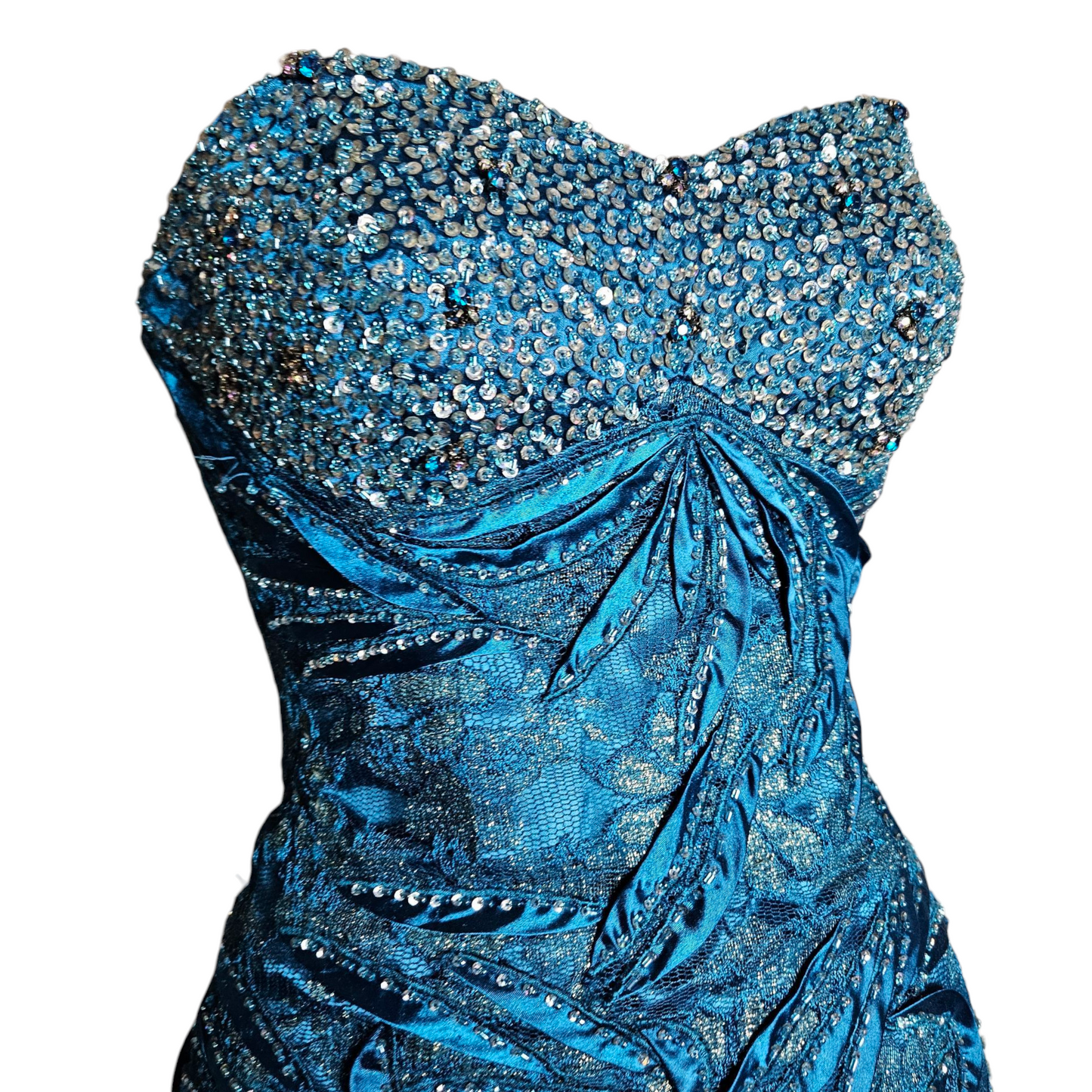 Robe de soirée brodée de perles et sequins
