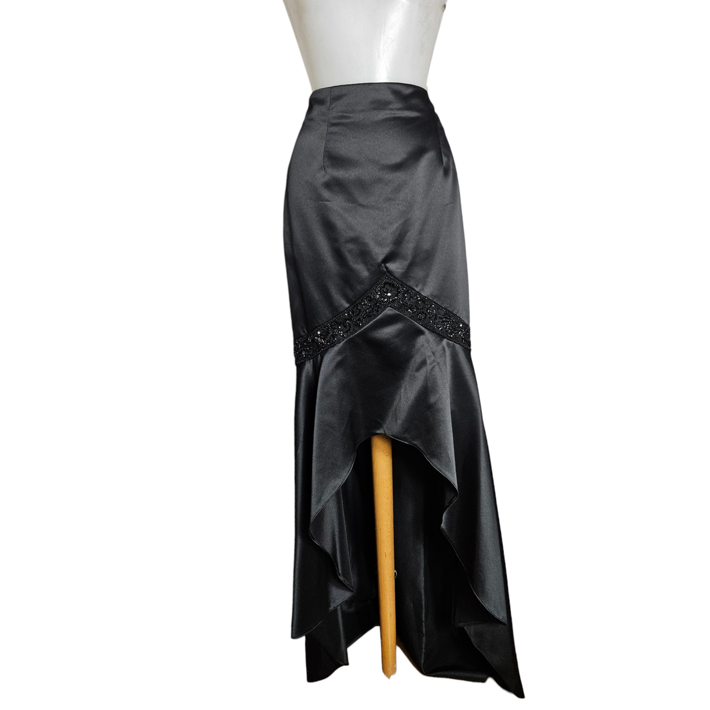 Ensemble satiné brodé de perles