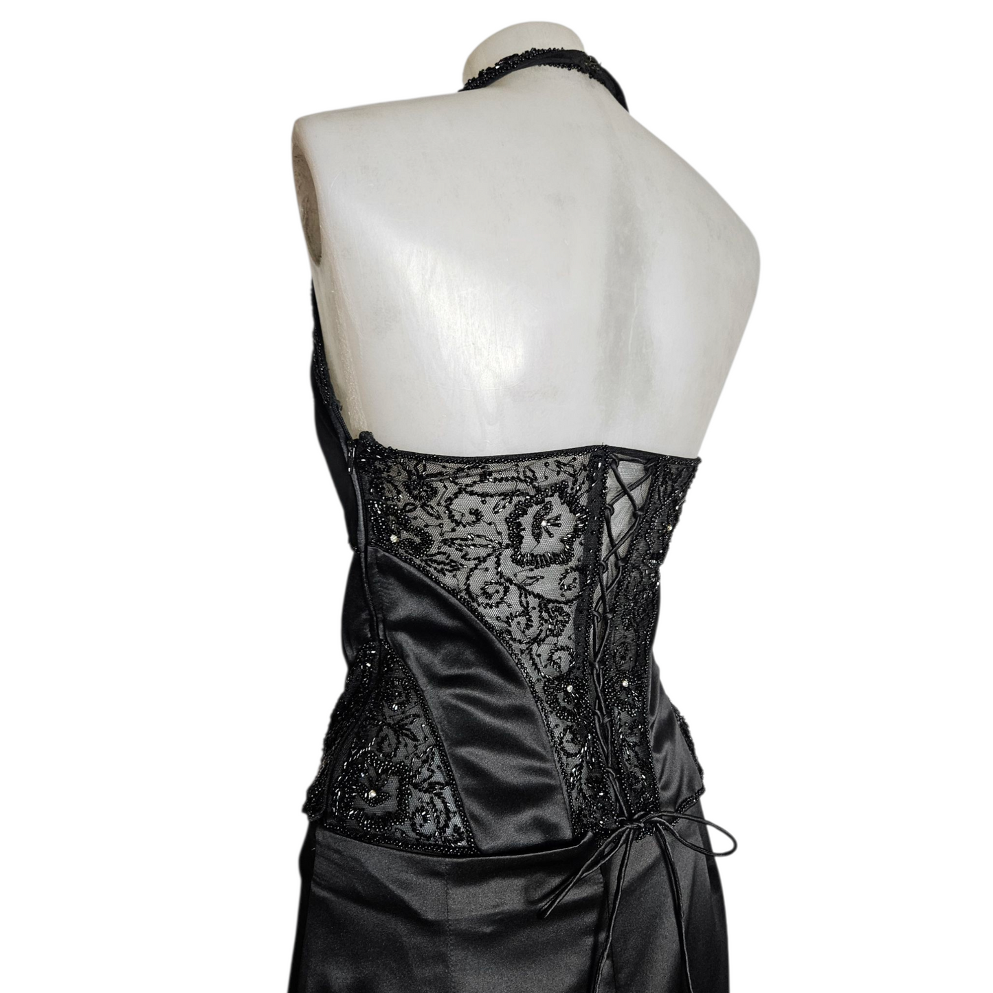 Ensemble satiné brodé de perles