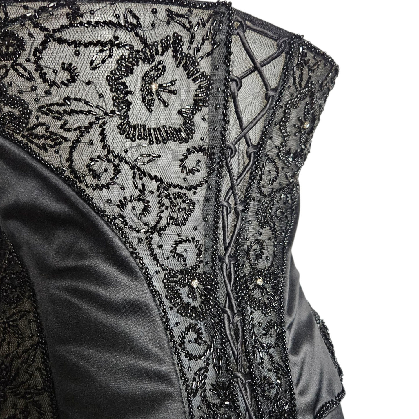 Ensemble satiné brodé de perles