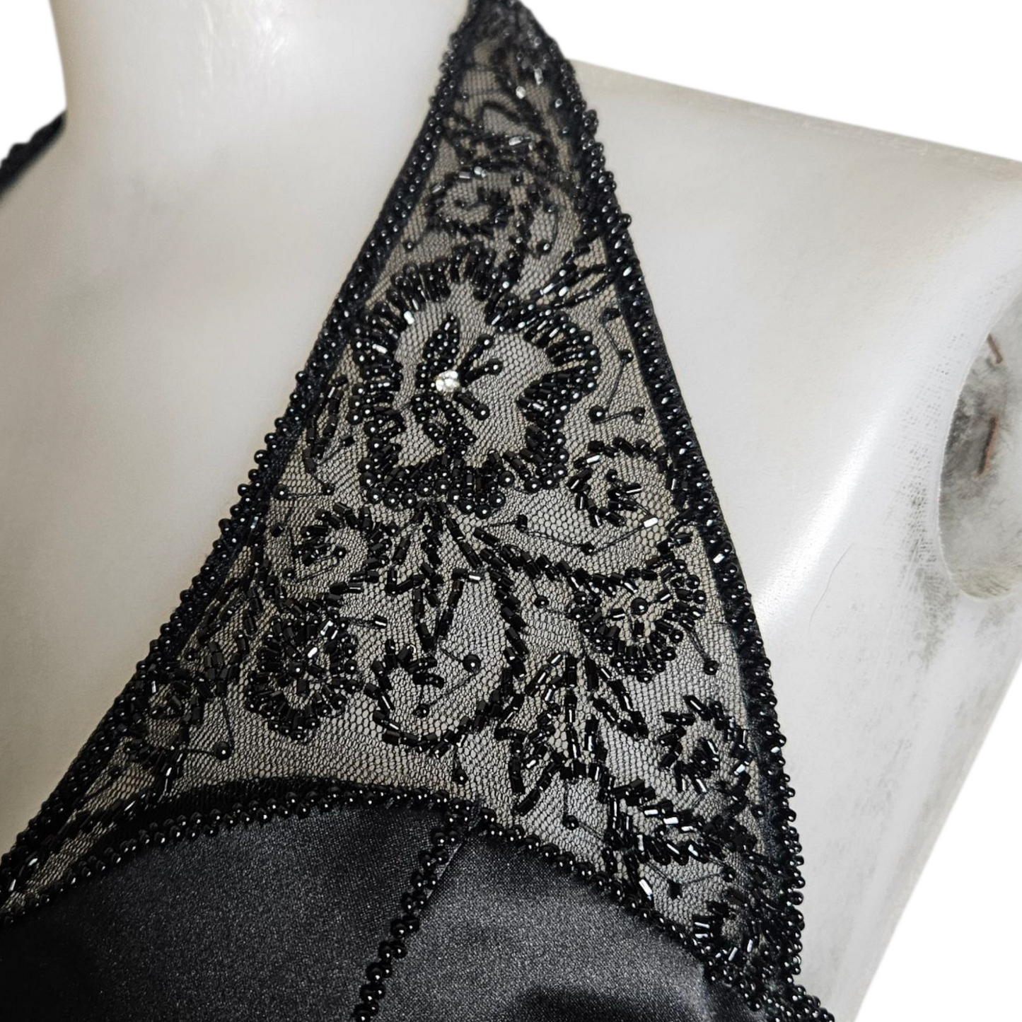 Ensemble satiné brodé de perles