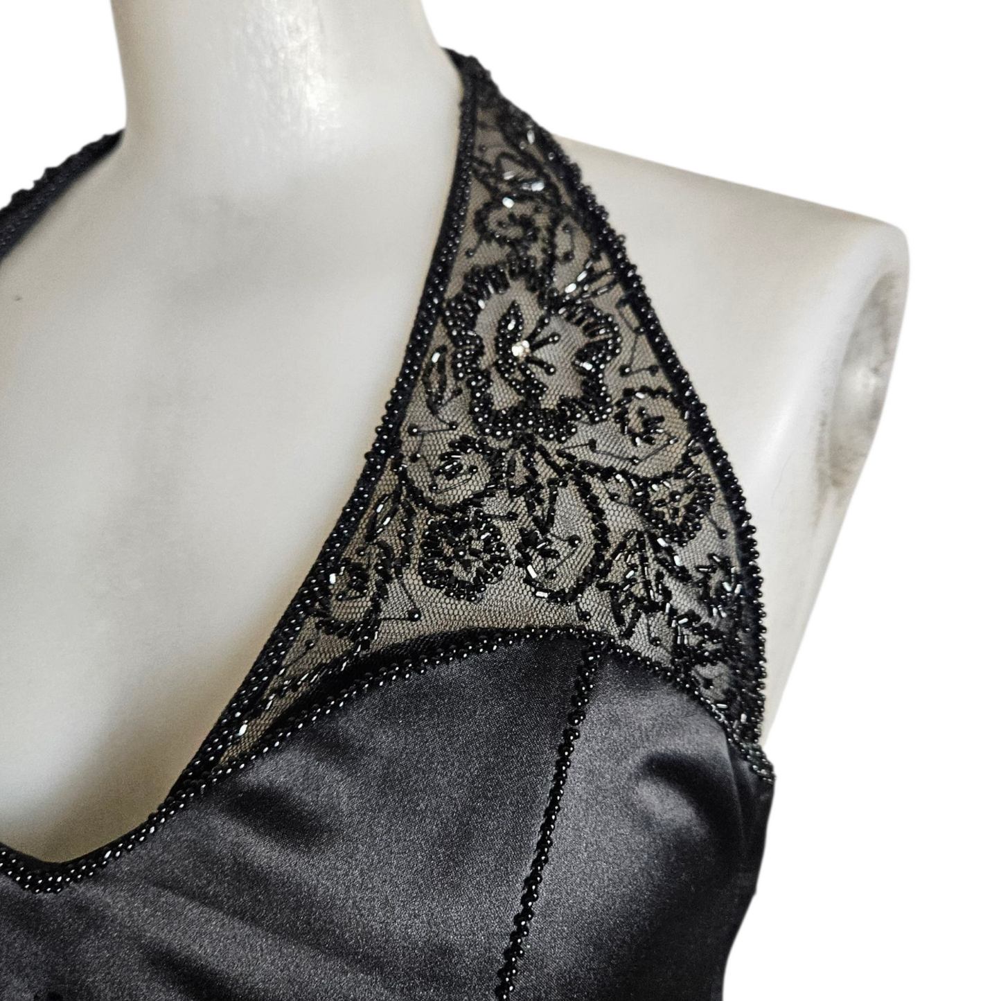 Ensemble satiné brodé de perles