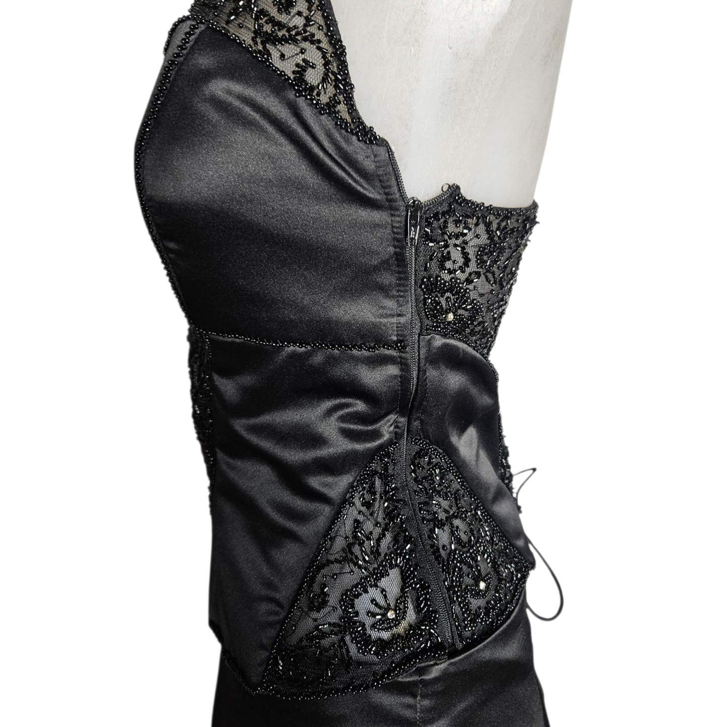 Ensemble satiné brodé de perles