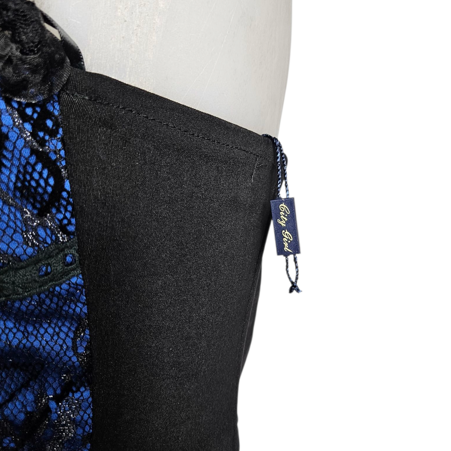 Corset brodé