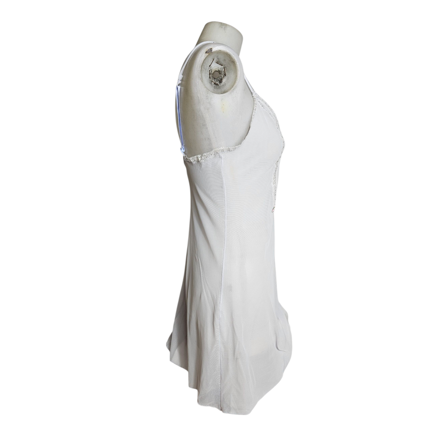Robe nuisette en voile brodé de fleurs