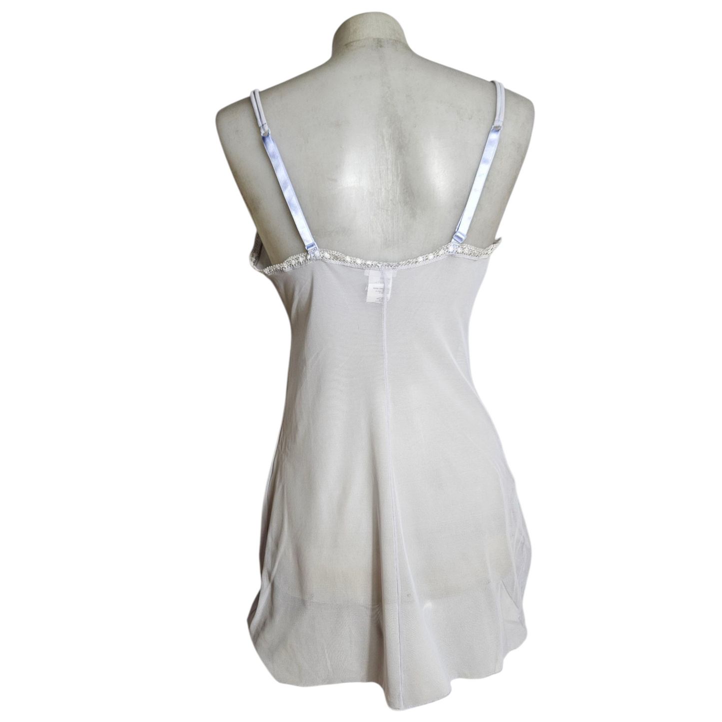 Robe nuisette en voile brodé de fleurs