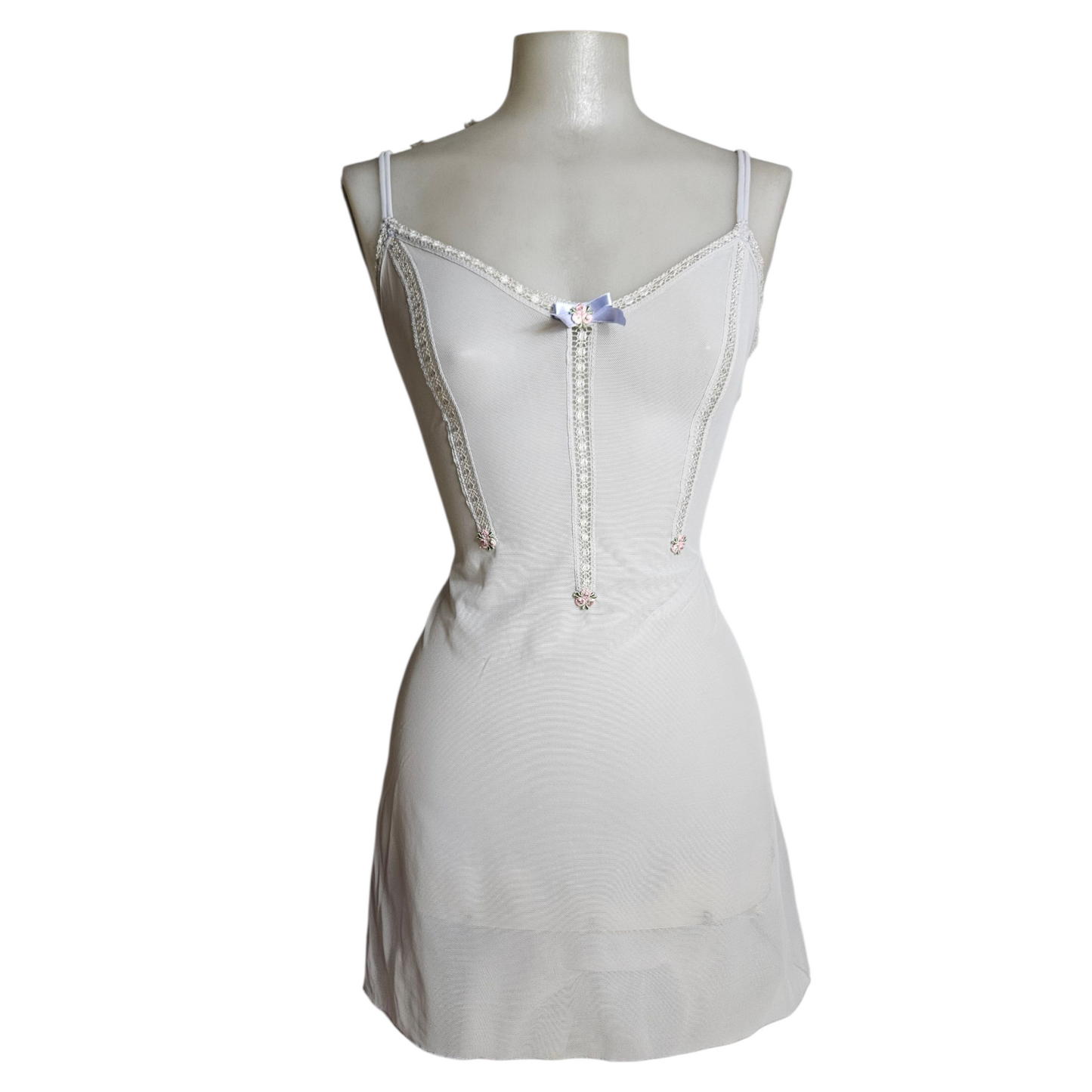 Robe nuisette en voile brodé de fleurs
