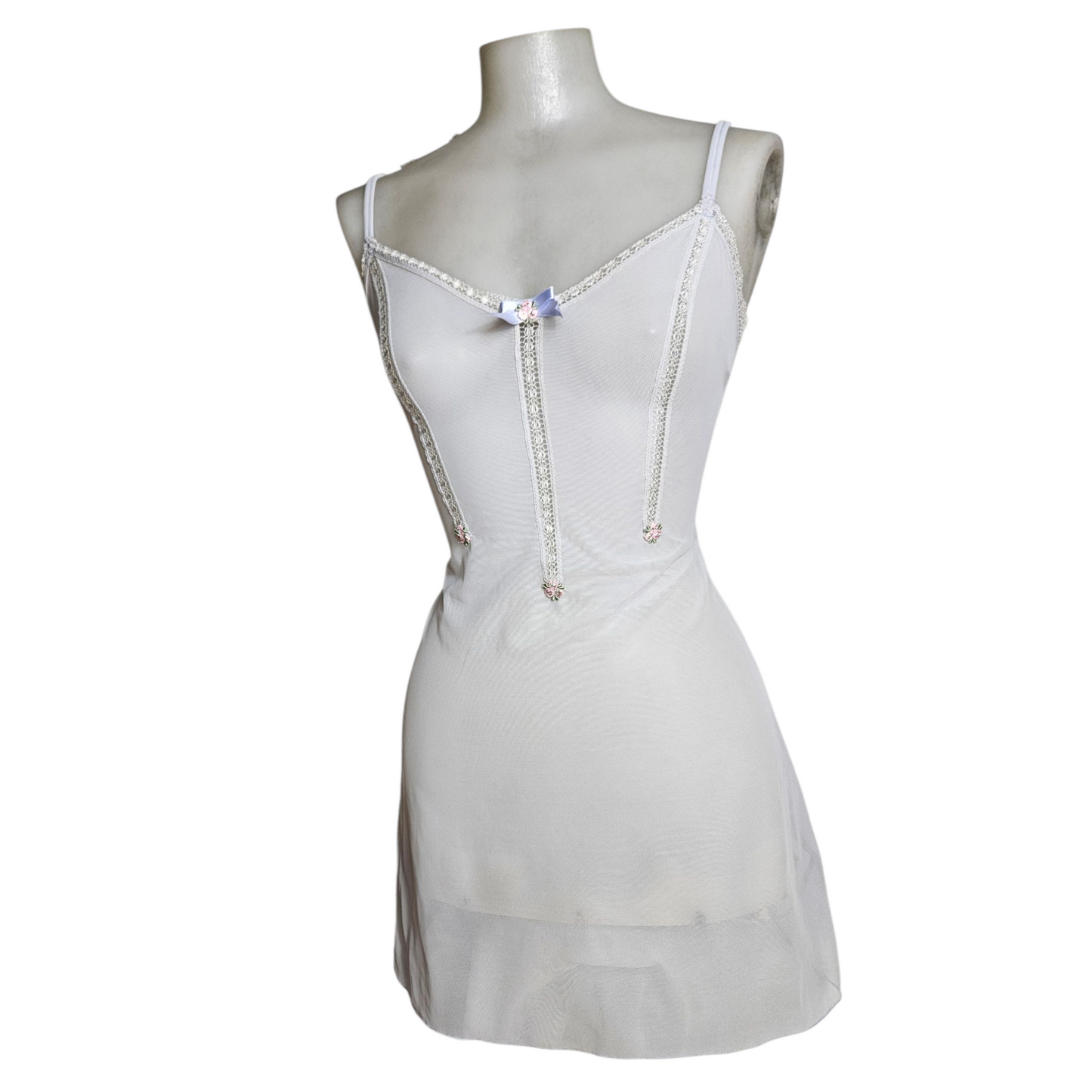 Robe nuisette en voile brodé de fleurs