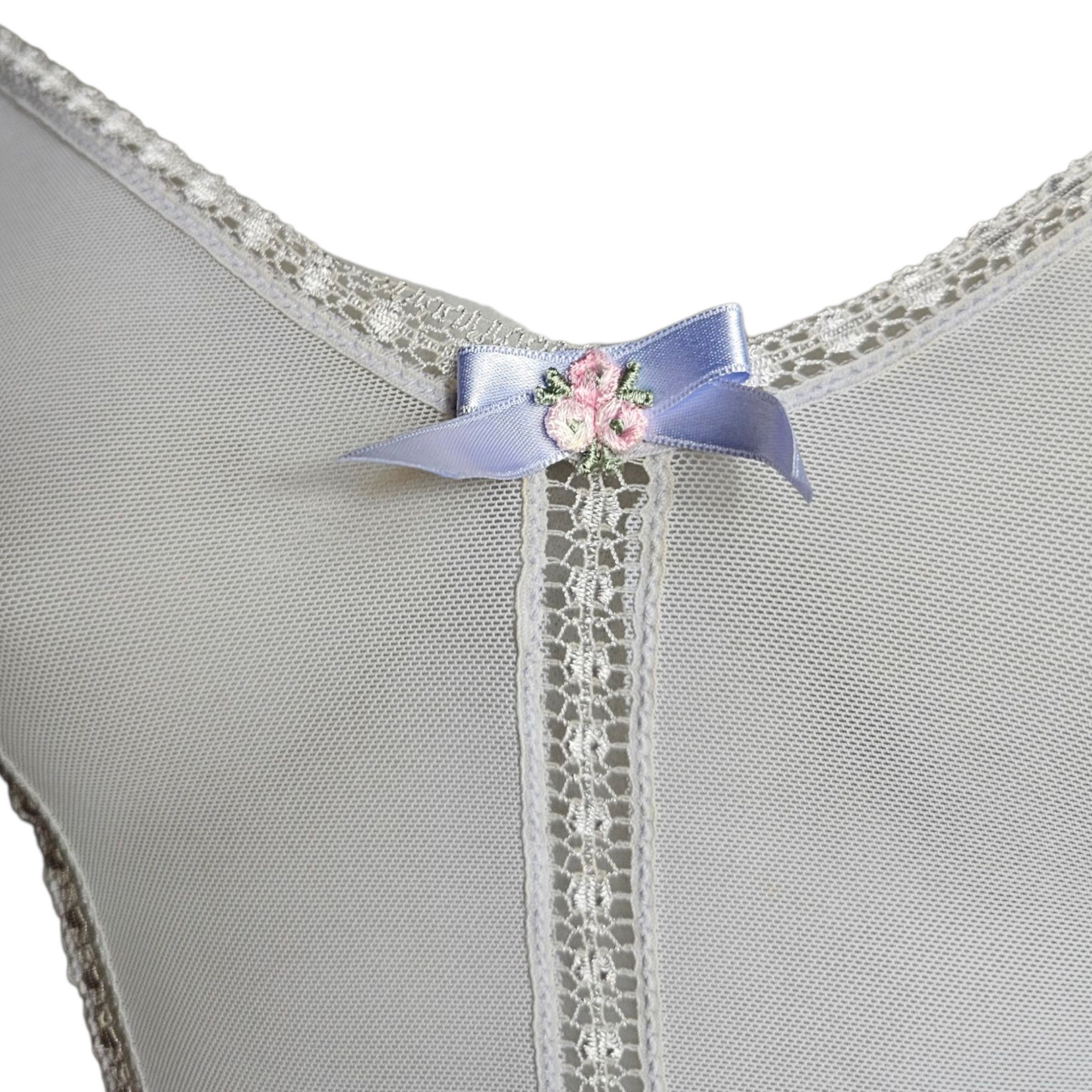 Robe nuisette en voile brodé de fleurs