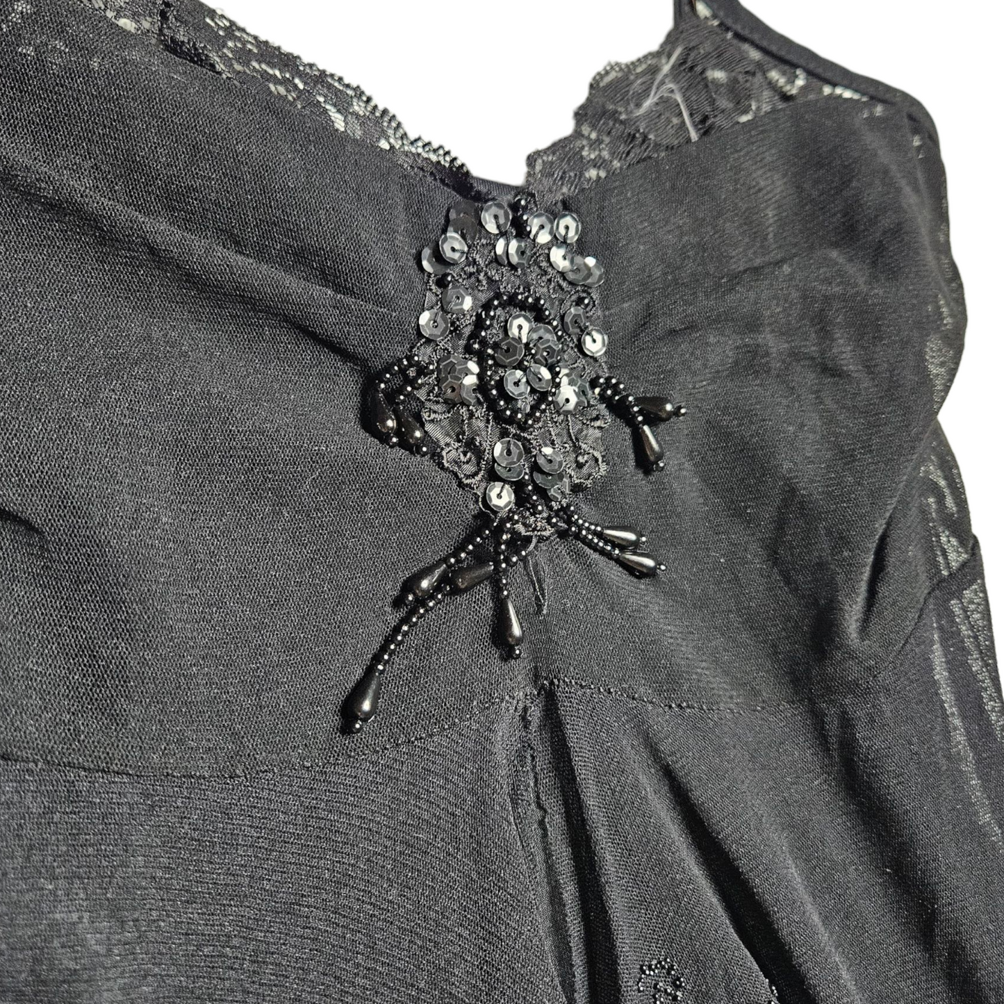Haut asymétrique en voile brodé