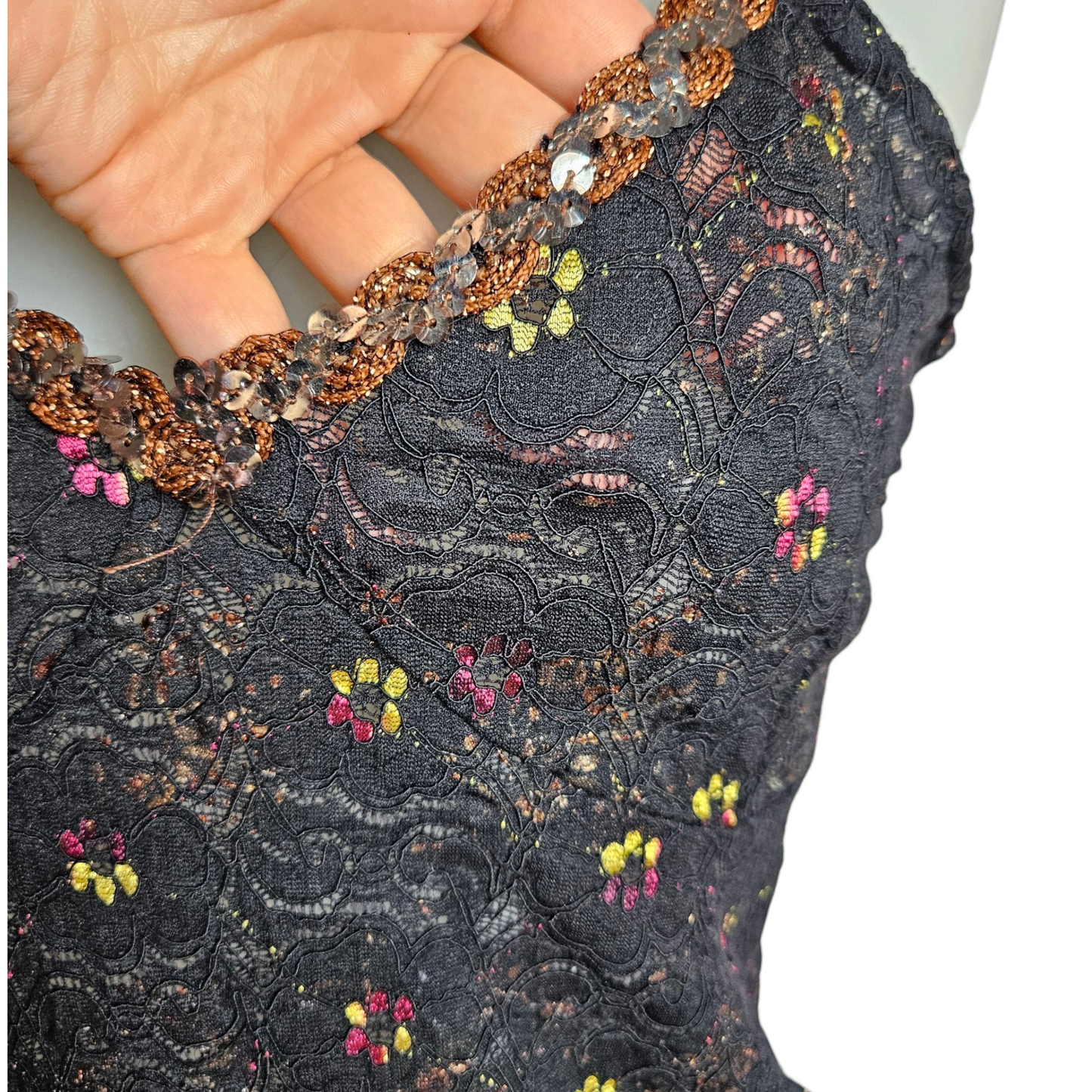 Débardeur en dentelle brodé de sequins