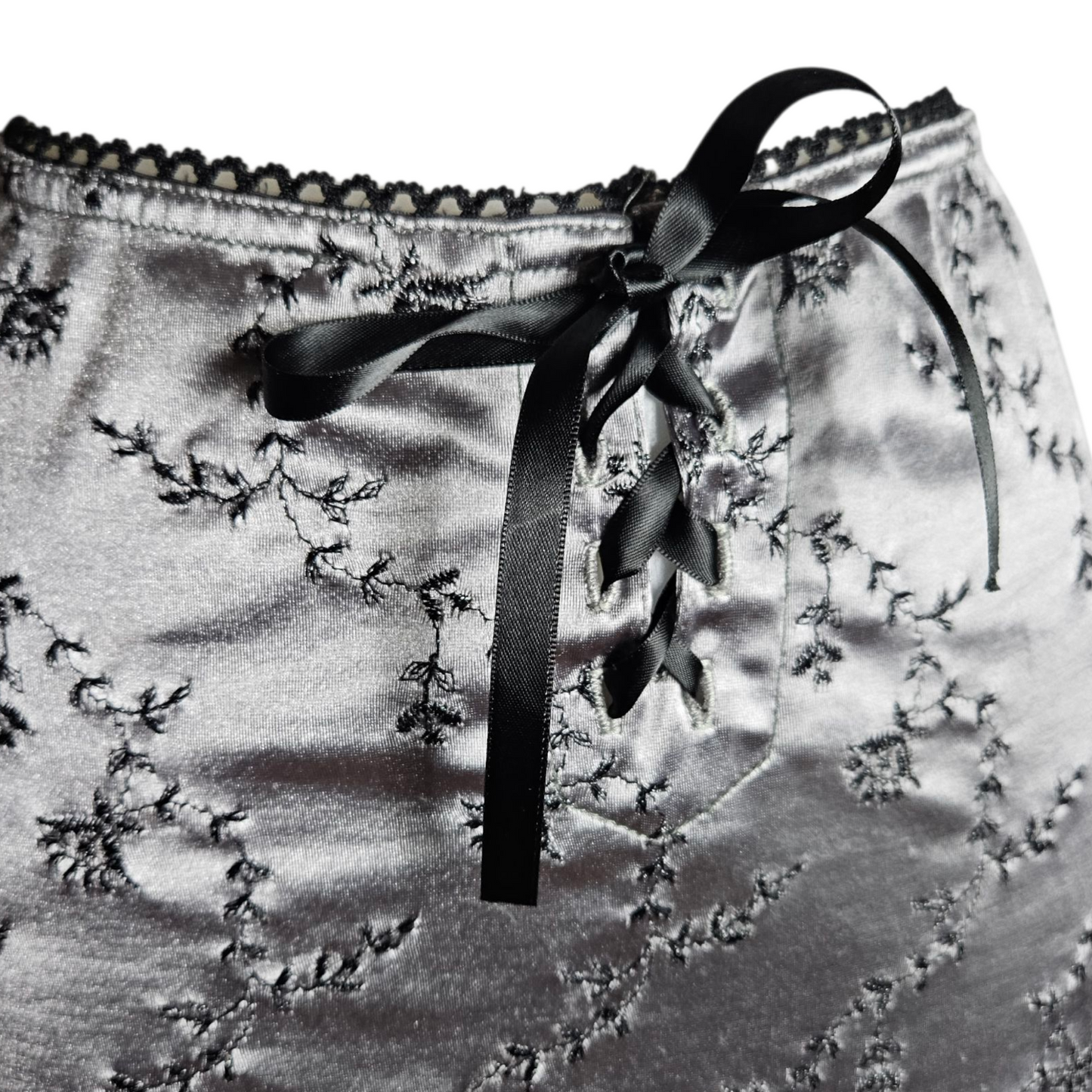Jupe irisée motifs floral noir