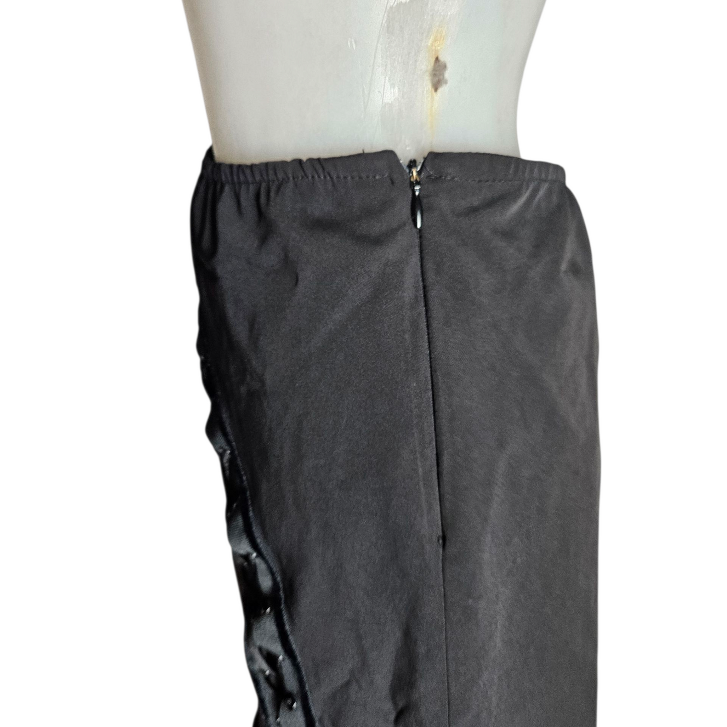 Overlay skirt with lace and lacing details