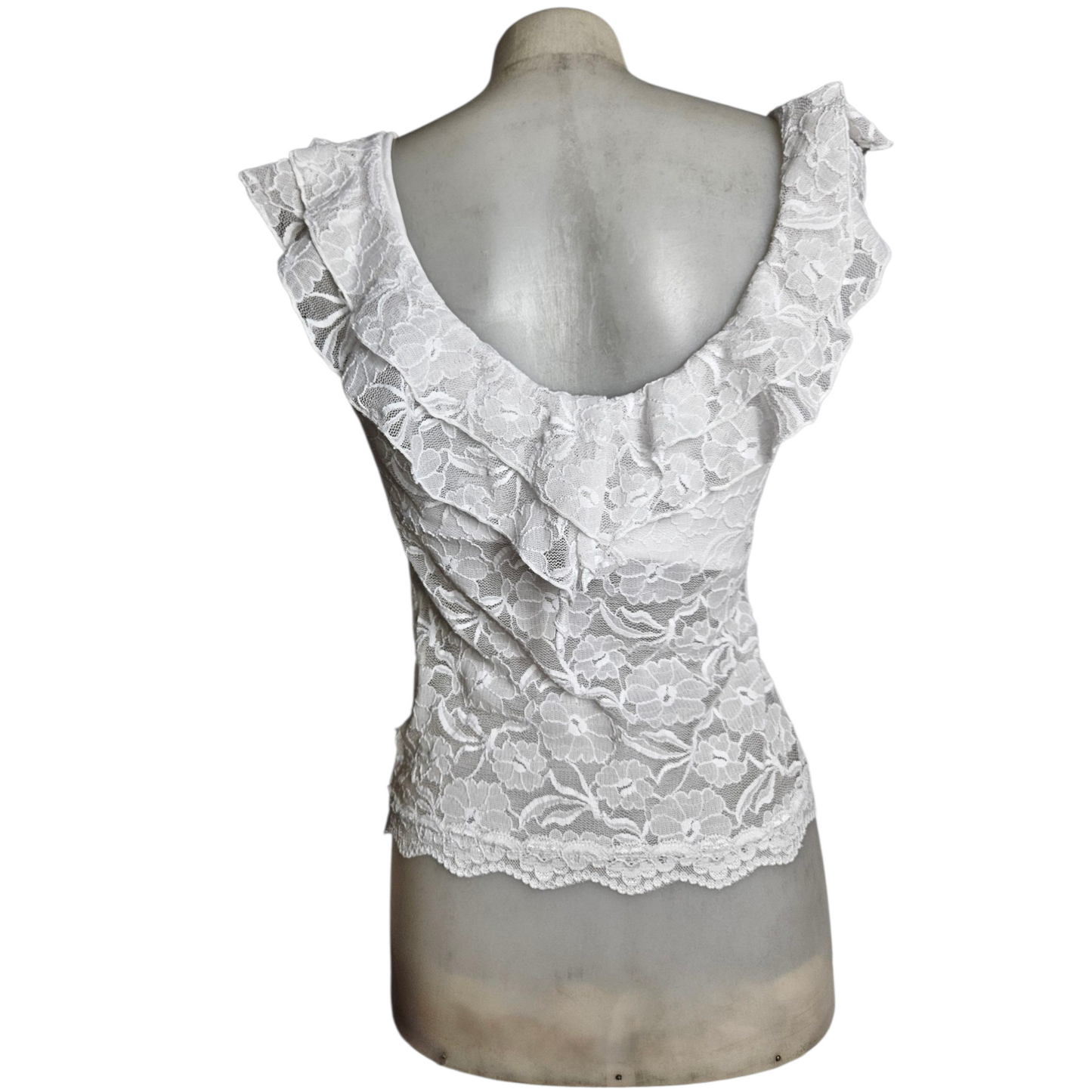 Haut en dentelle blanche à volants