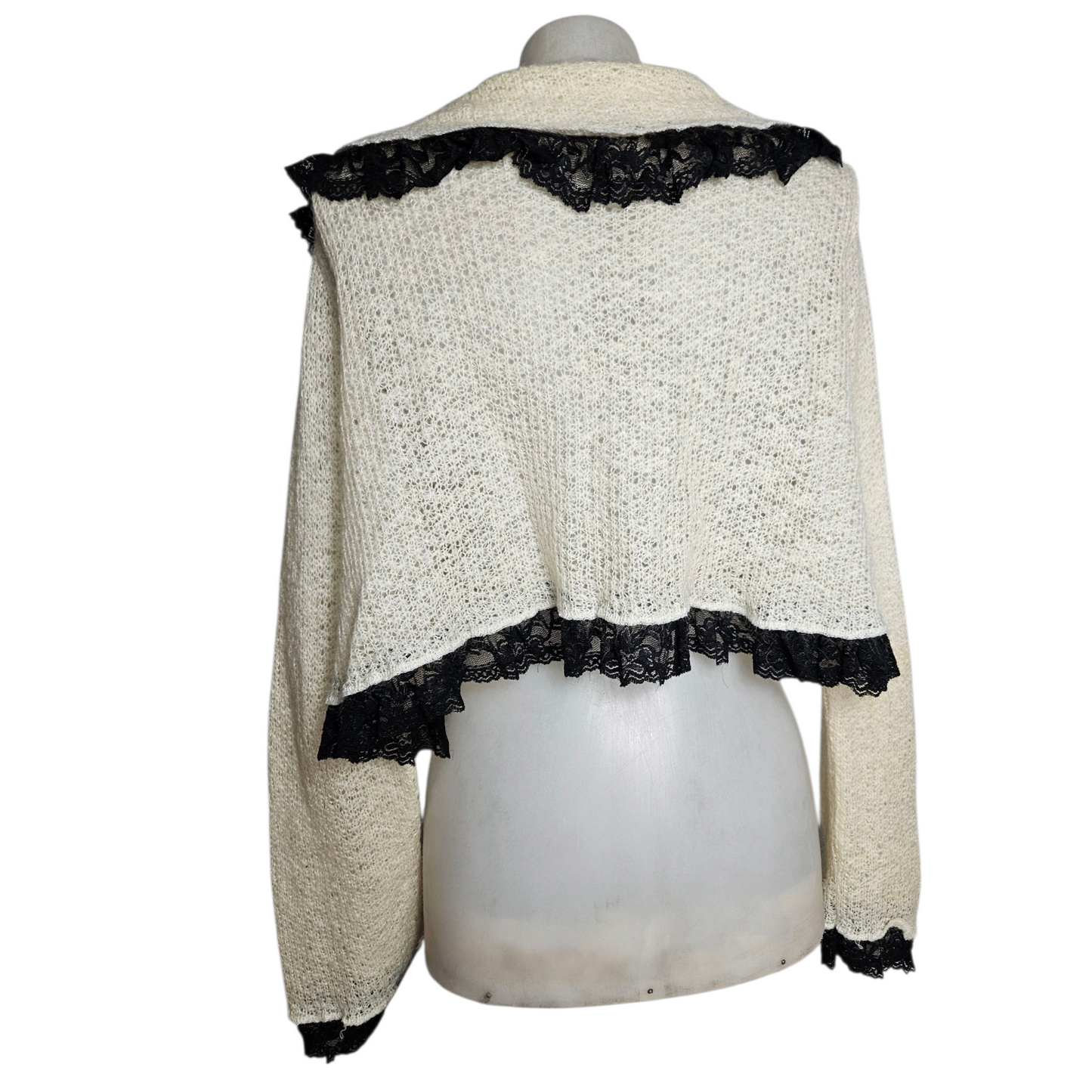 Boléro en crochet détails fleur