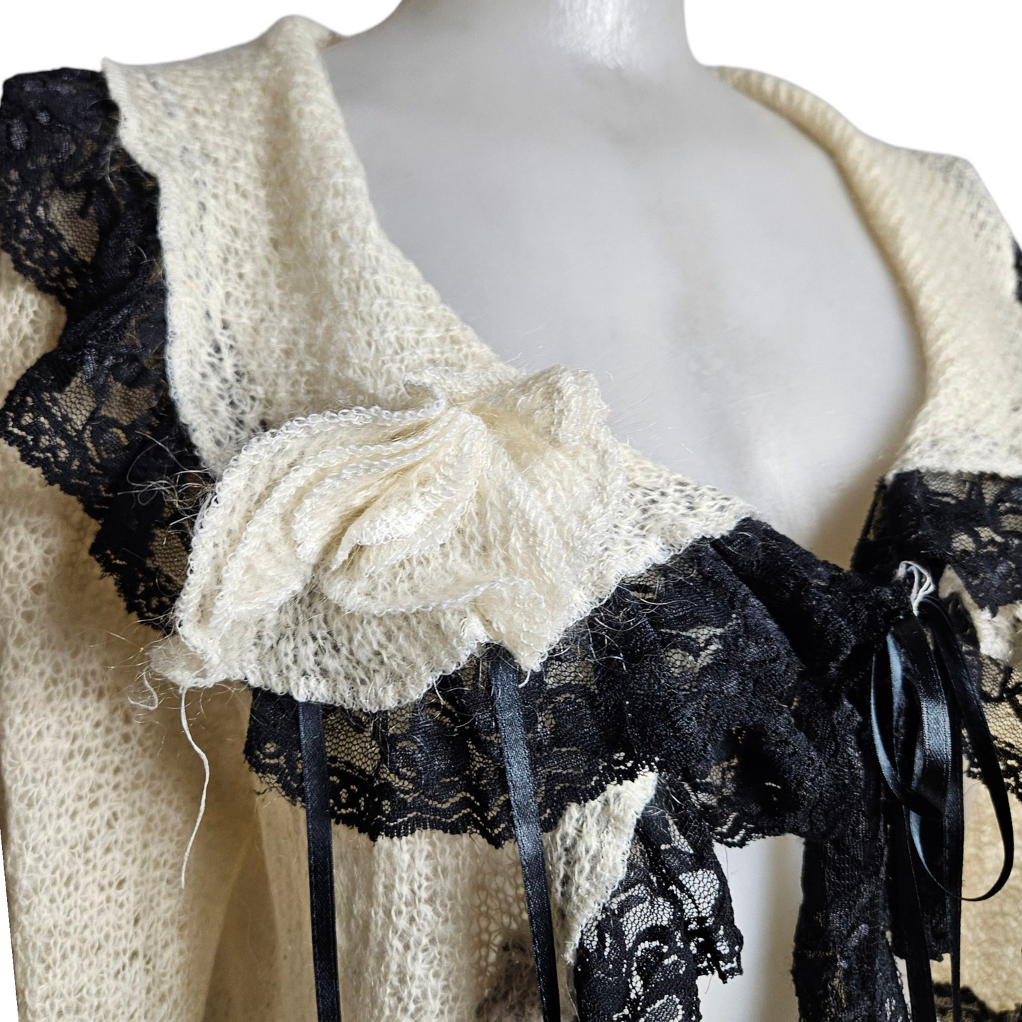 Boléro en crochet détails fleur