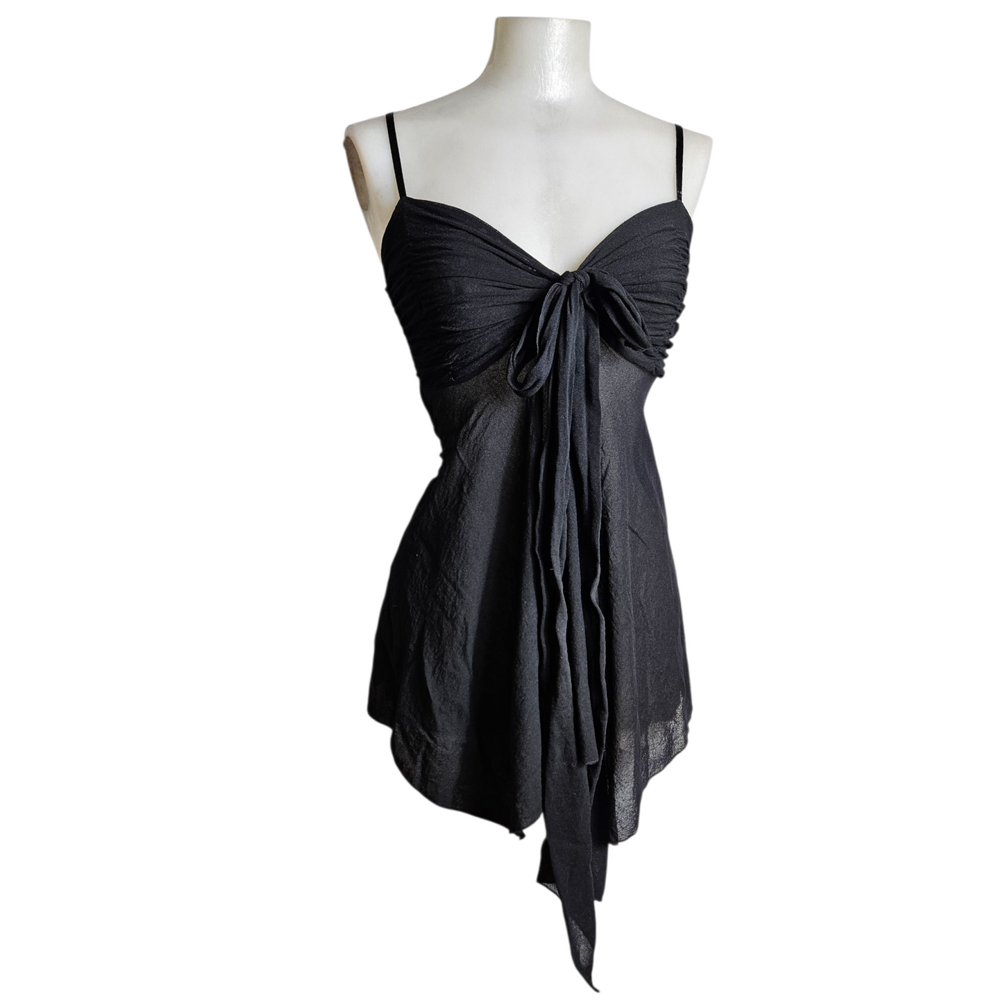 Haut asymétrique en voile noir avec noeud