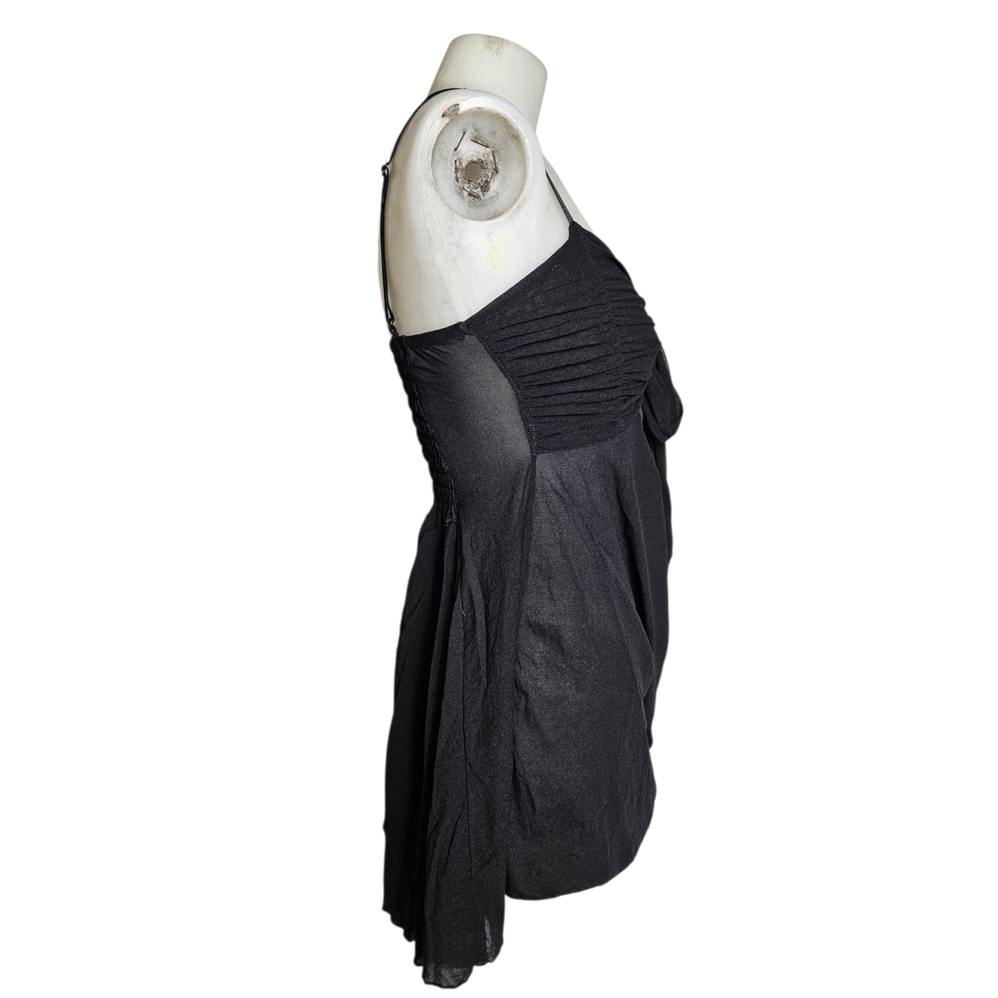 Haut asymétrique en voile noir avec noeud