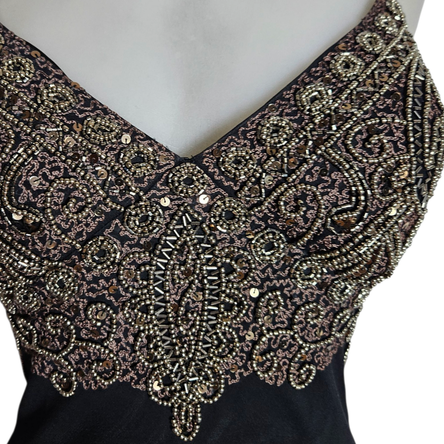 Robe en voile brodé de perles