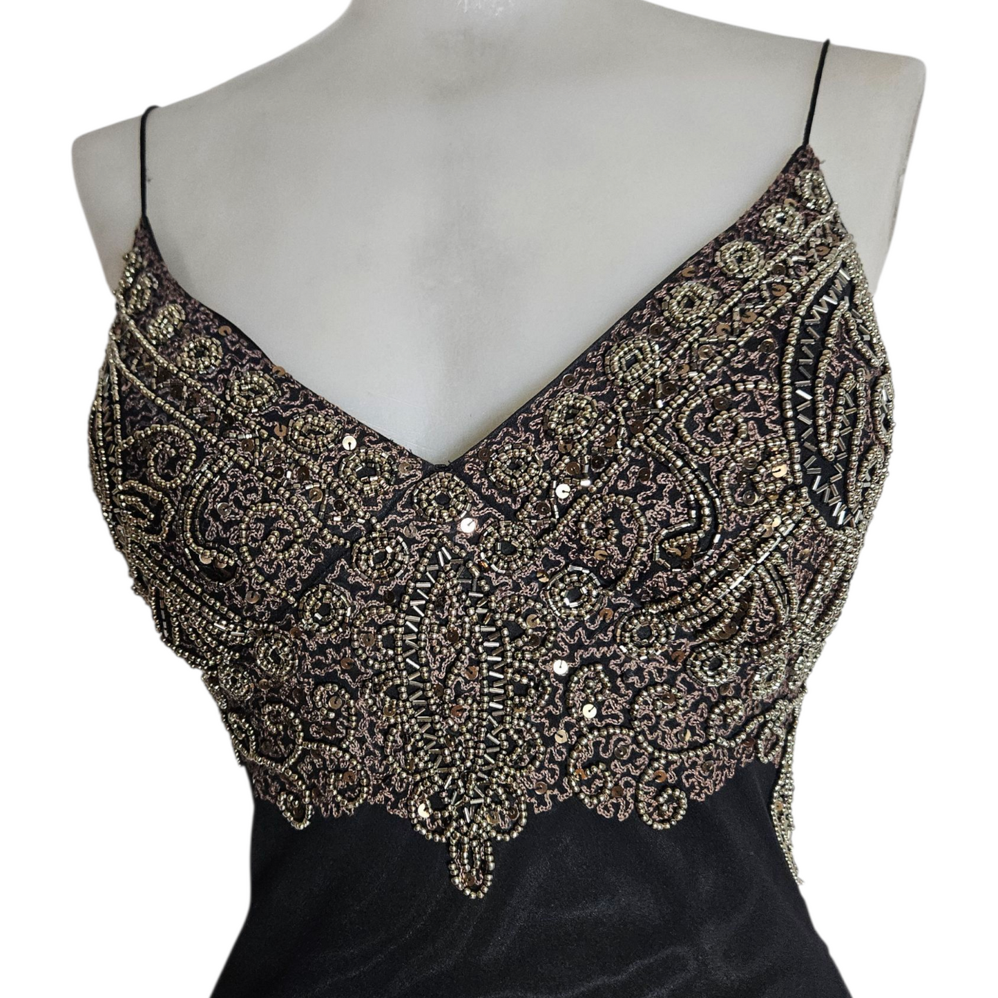 Robe en voile brodé de perles