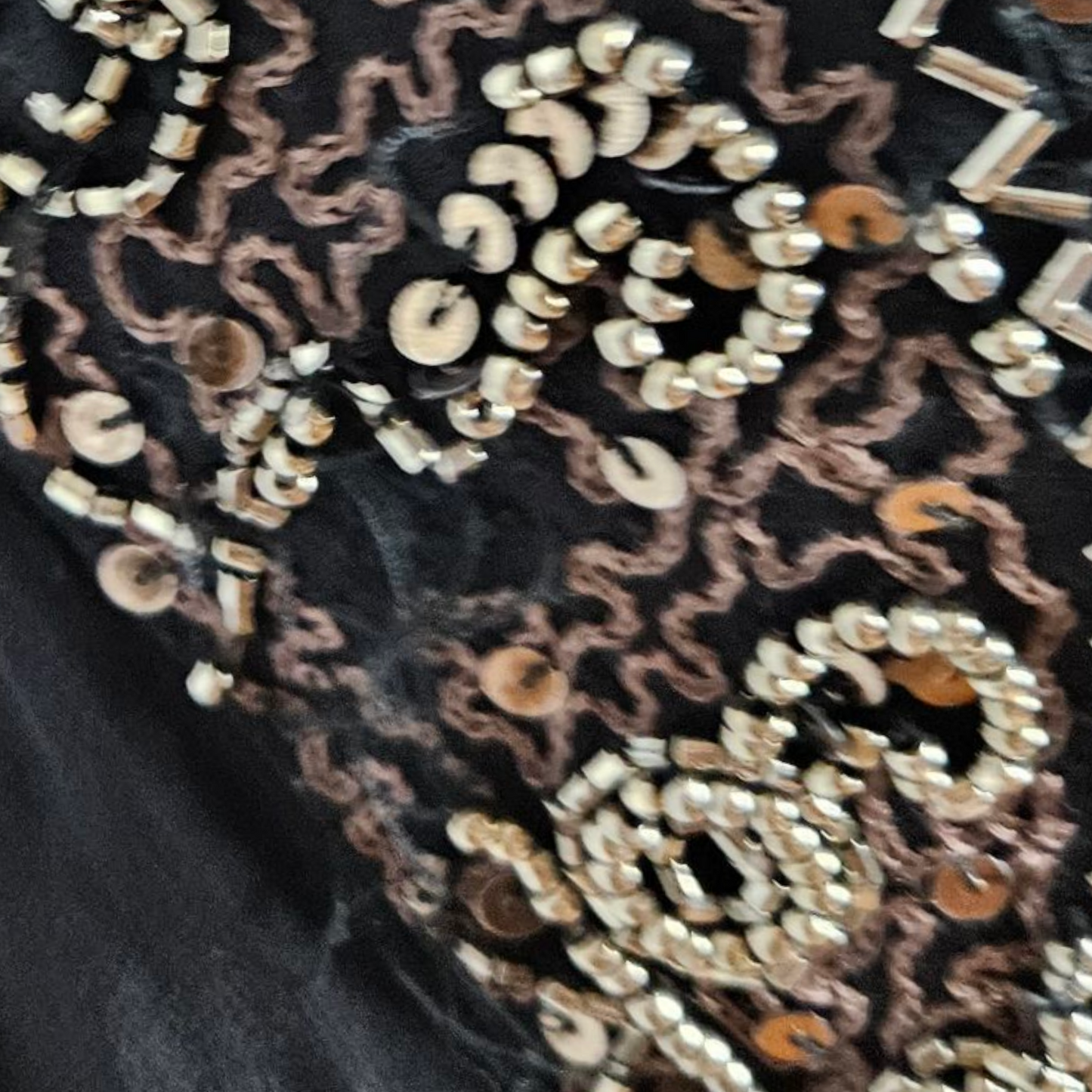 Robe en voile brodé de perles