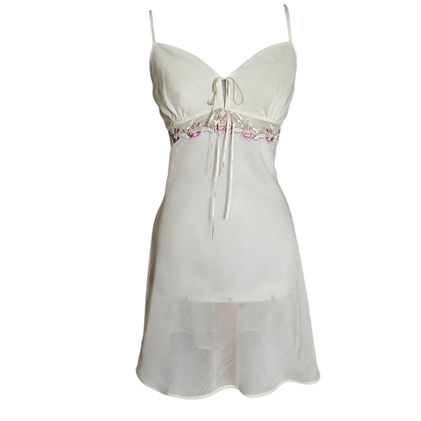 Robe nuisette en voile brodé de fleurs roses