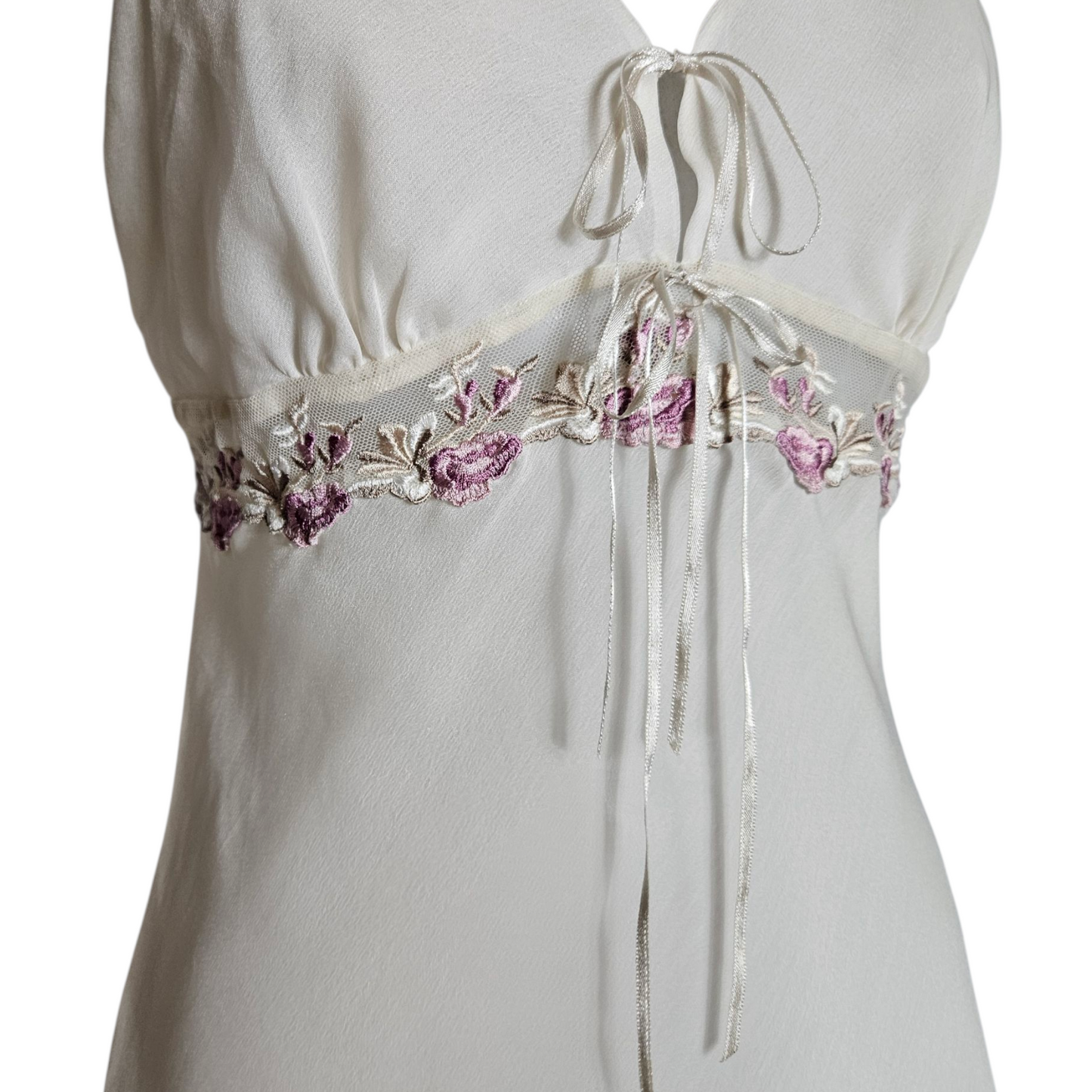 Robe nuisette en voile brodé de fleurs roses