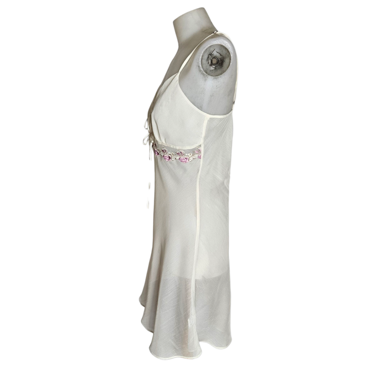 Robe nuisette en voile brodé de fleurs roses