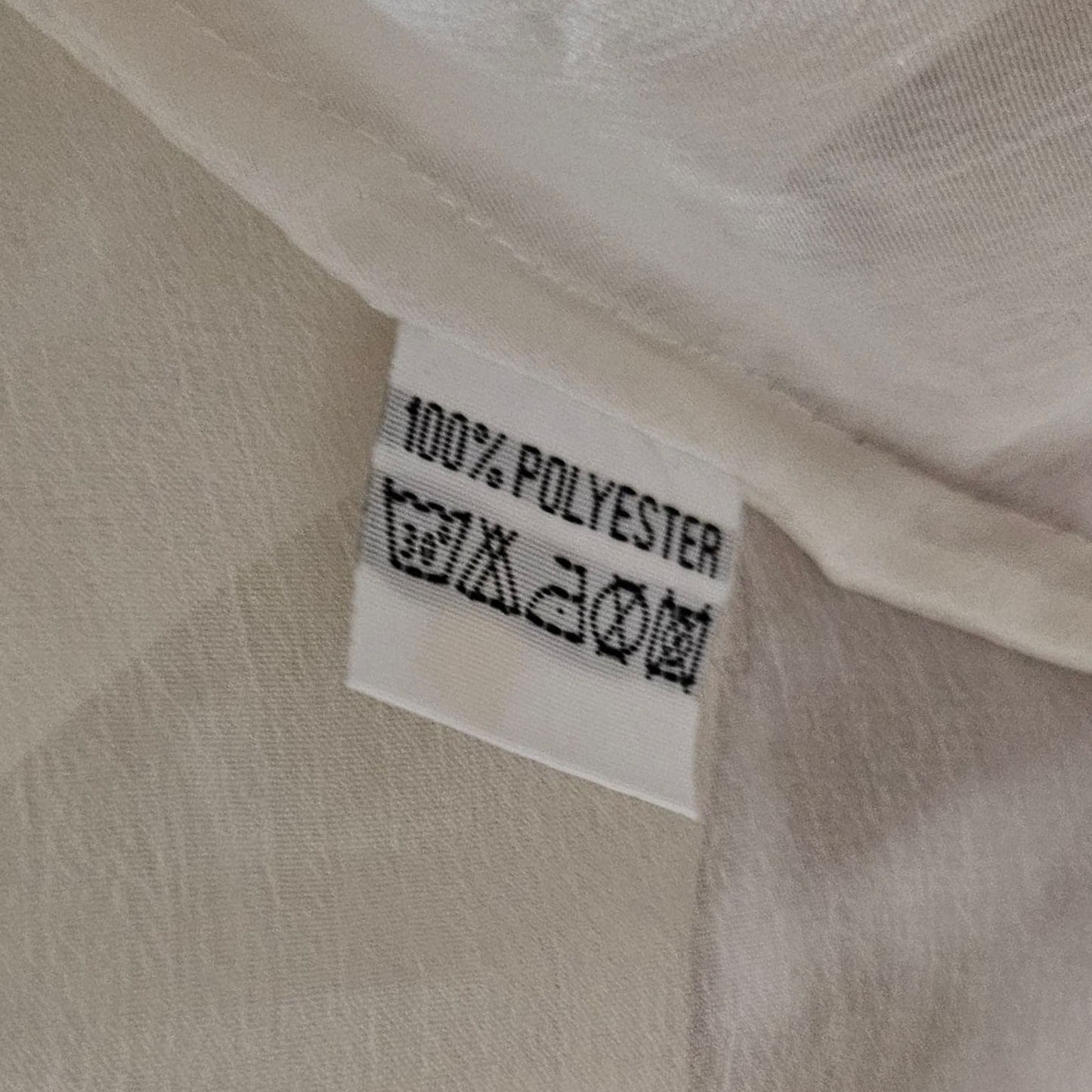Robe nuisette en voile brodé de fleurs roses