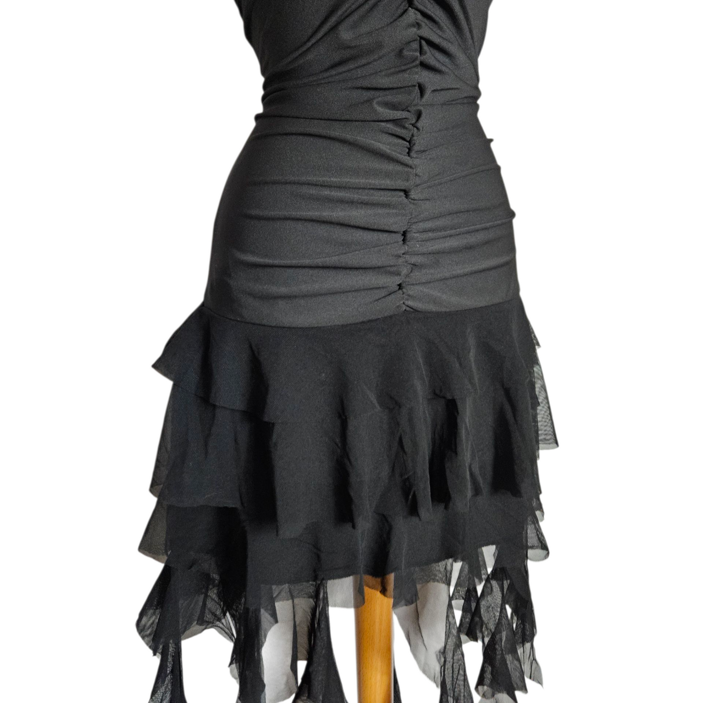 Robe dos nu asymétrique à volants