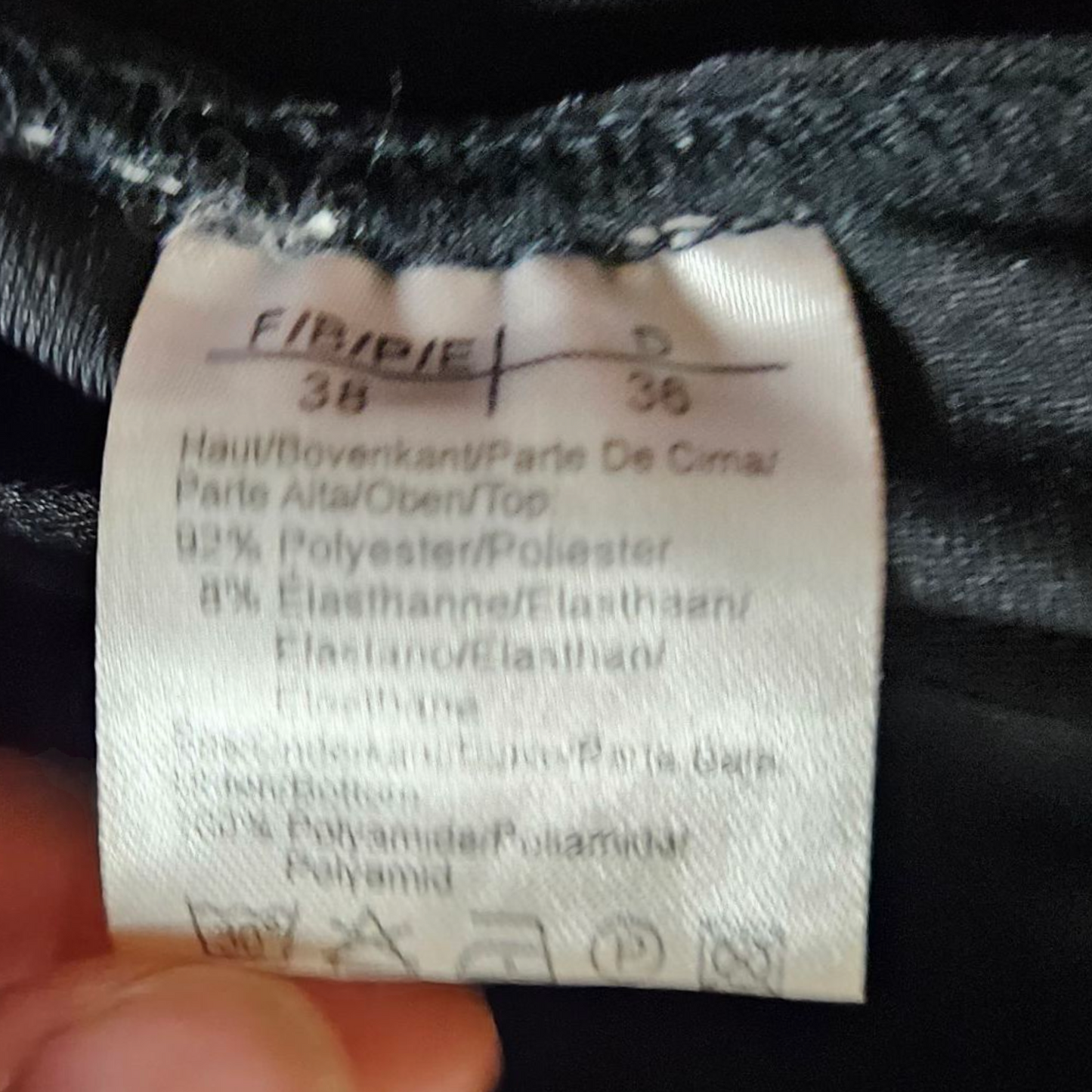 Robe dos nu asymétrique à volants