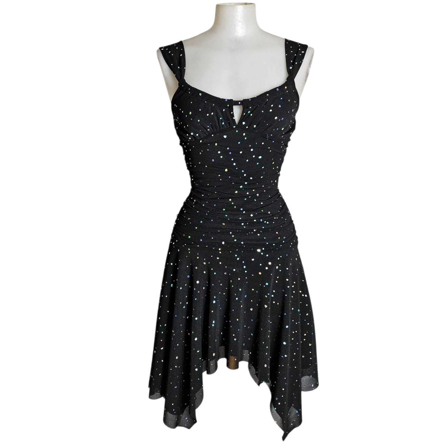 Robe asymétrique en voile détails strass