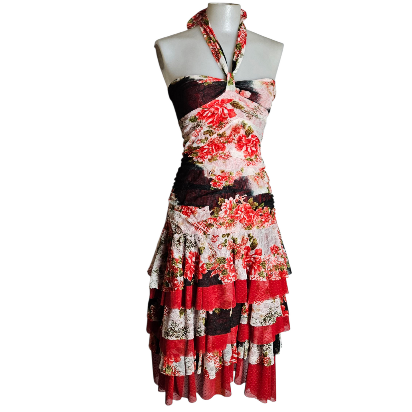 Robe strapless à volants en dentelle