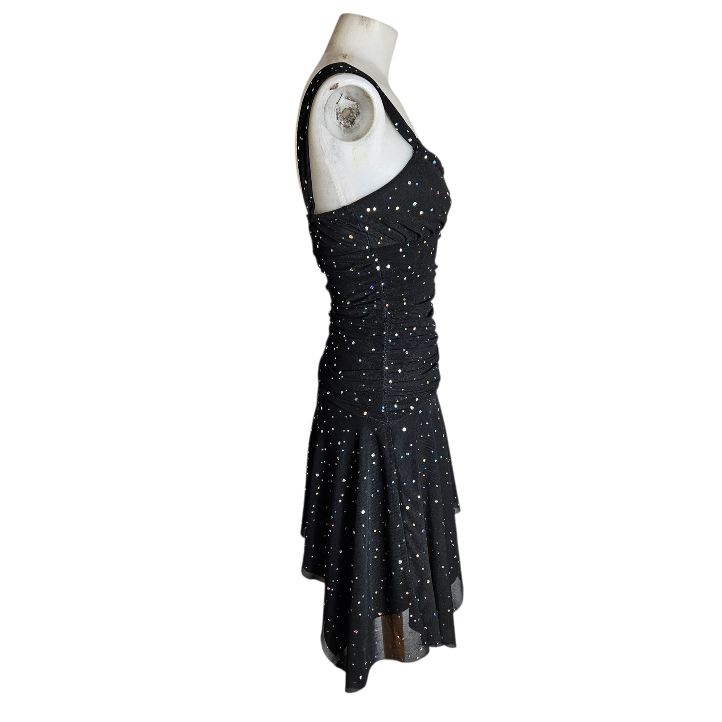 Robe asymétrique en voile détails strass