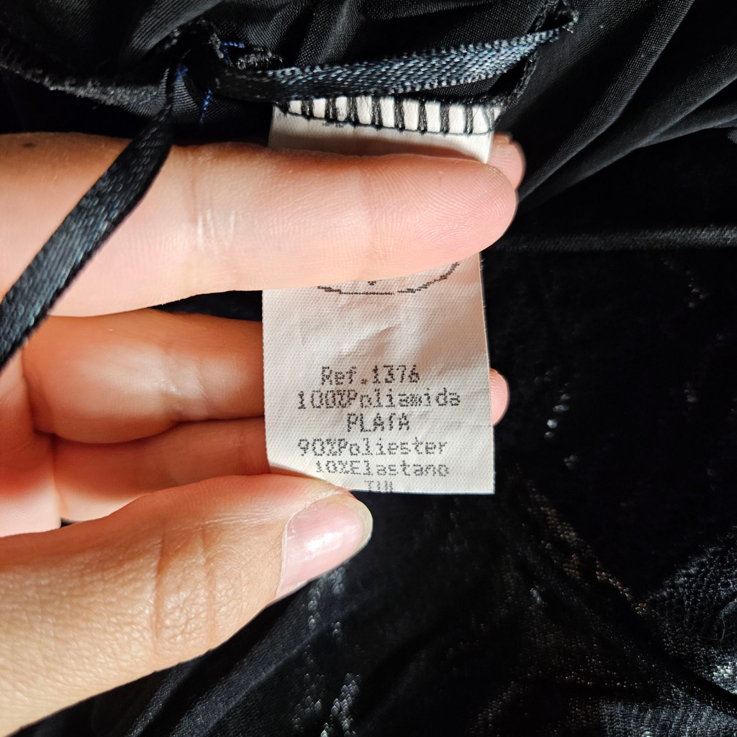 Robe en dentelle doublure argentée
