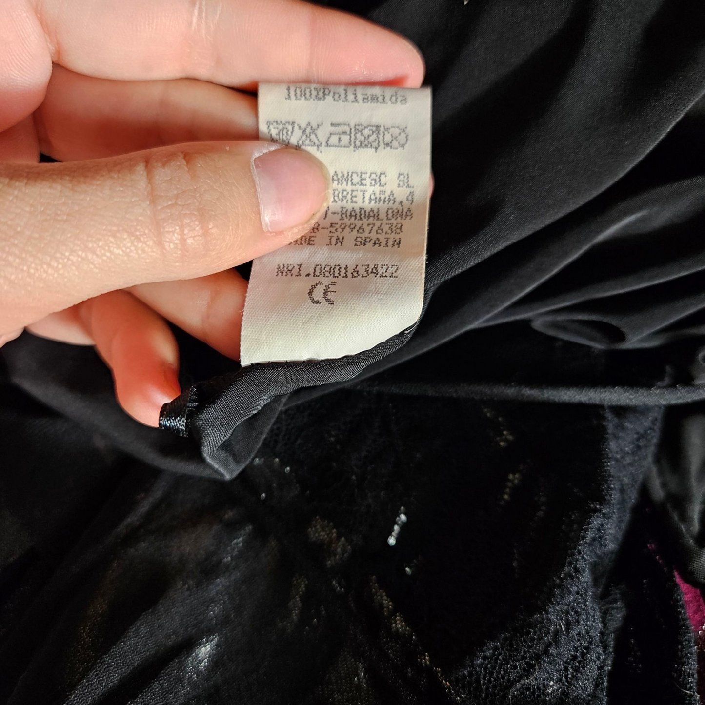 Robe en dentelle doublure argentée