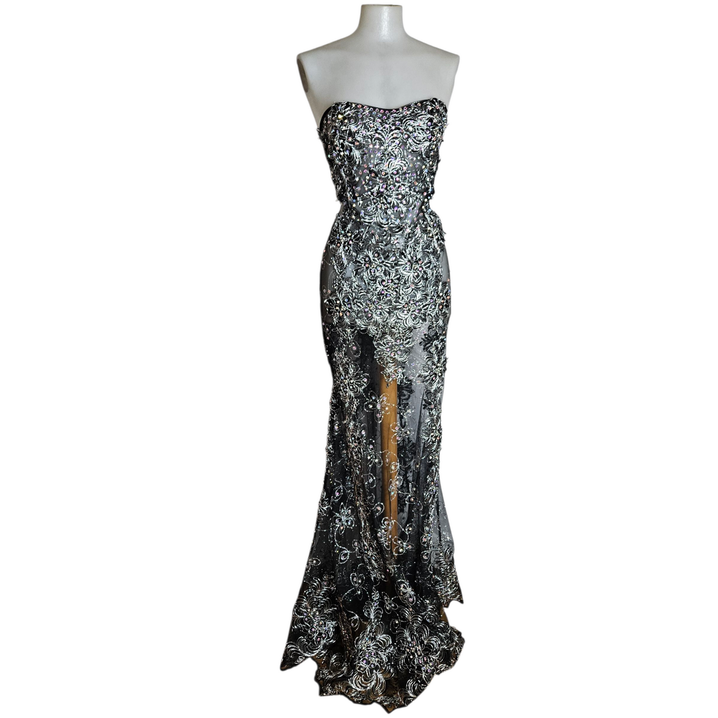 Robe de soirée en transparence brodée